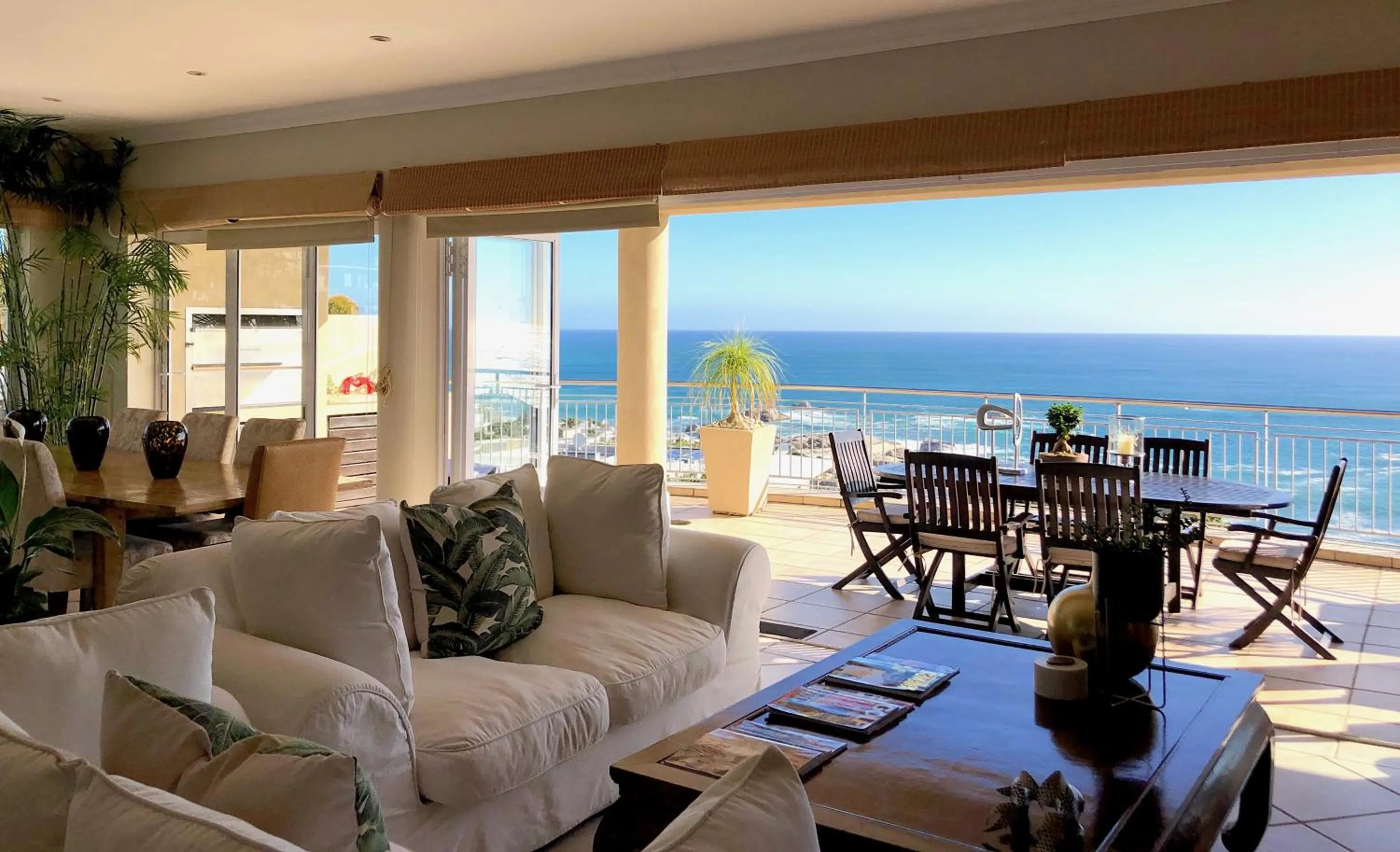 Communal lounge/ TV room in 3 On Camps Bay