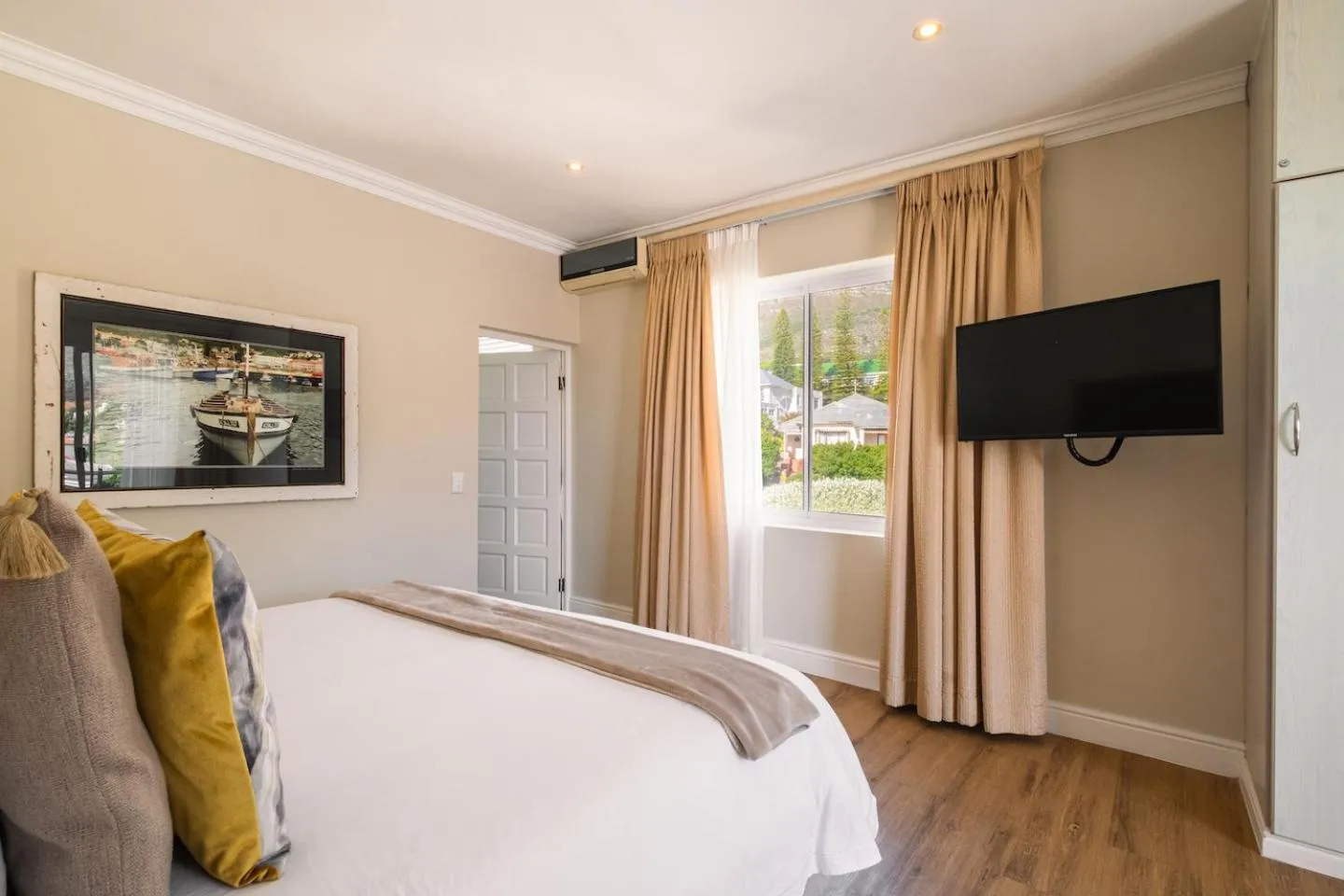 Bedroom, Bed in 3 On Camps Bay