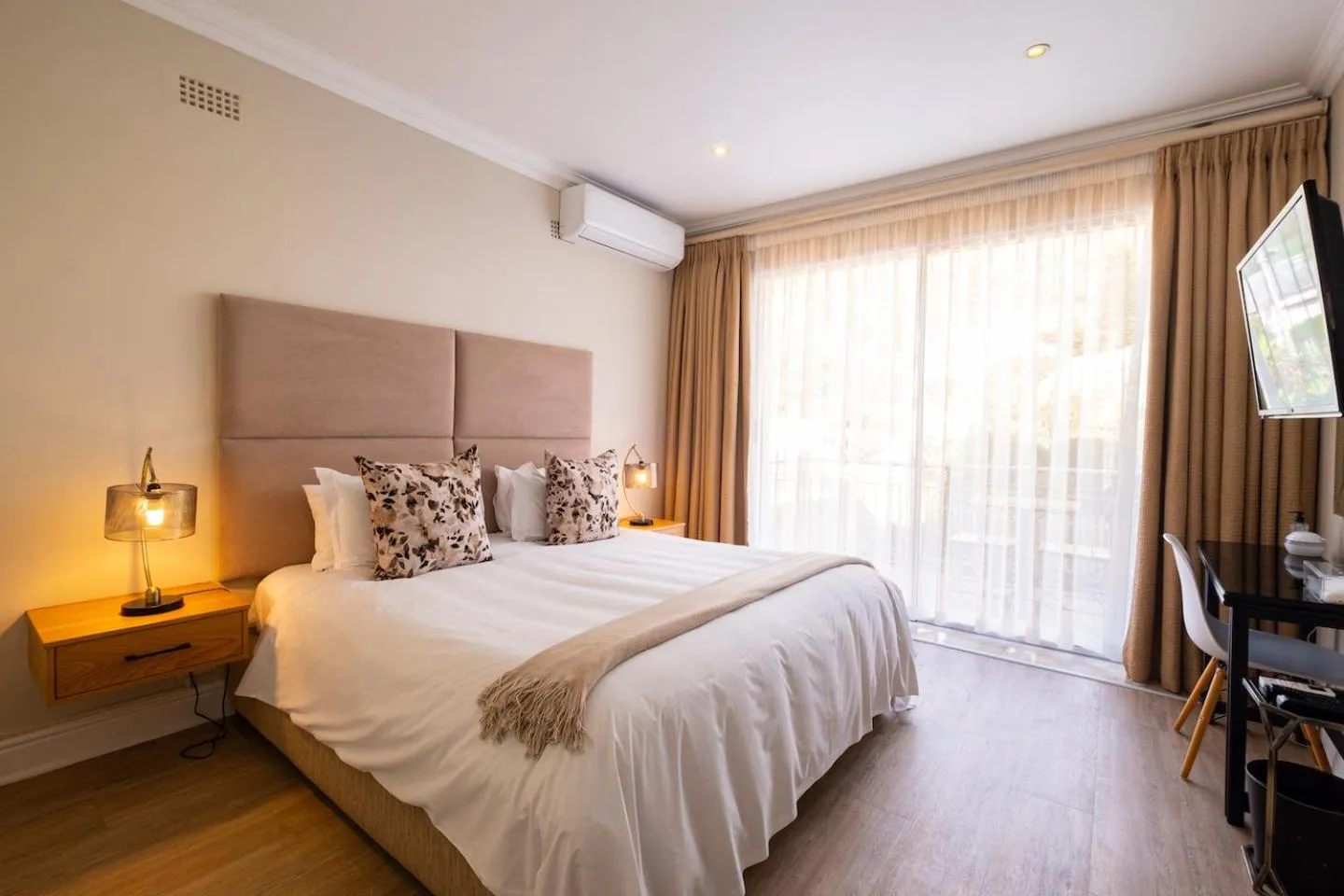 Bedroom, Bed in 3 On Camps Bay