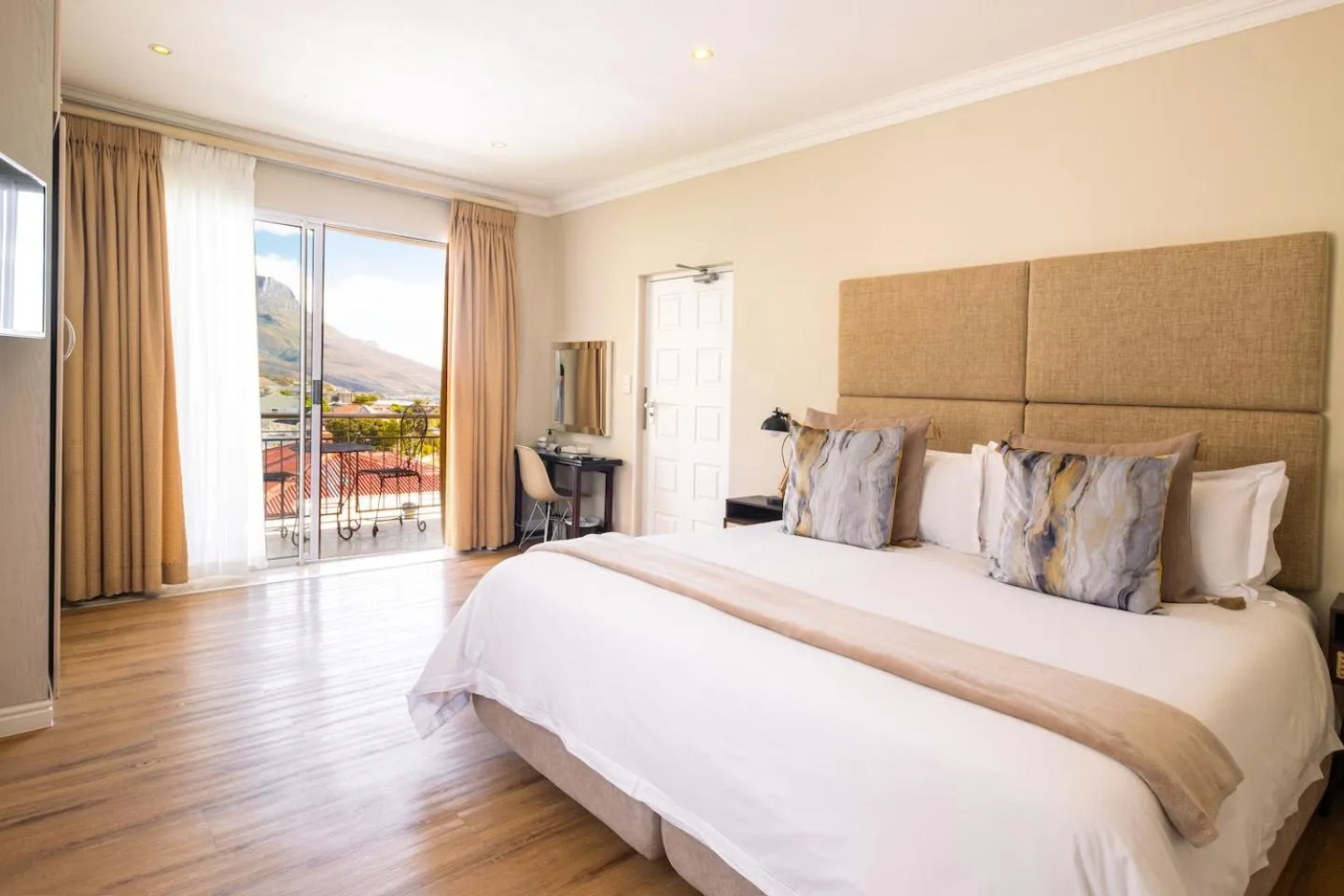 Bedroom, Bed in 3 On Camps Bay
