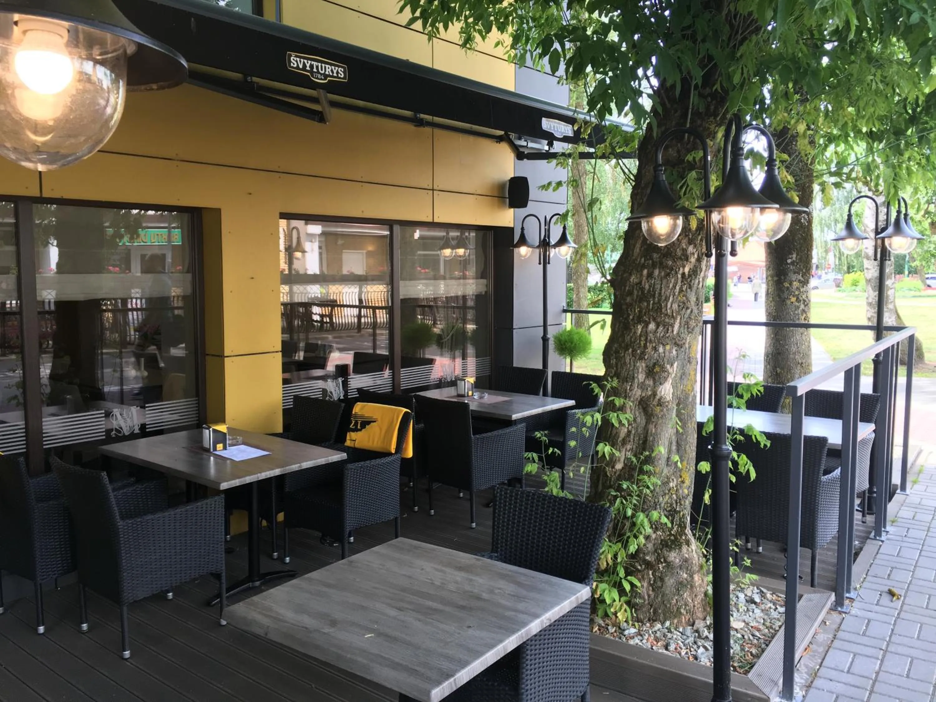 Restaurant/places to eat in Muza Hotel