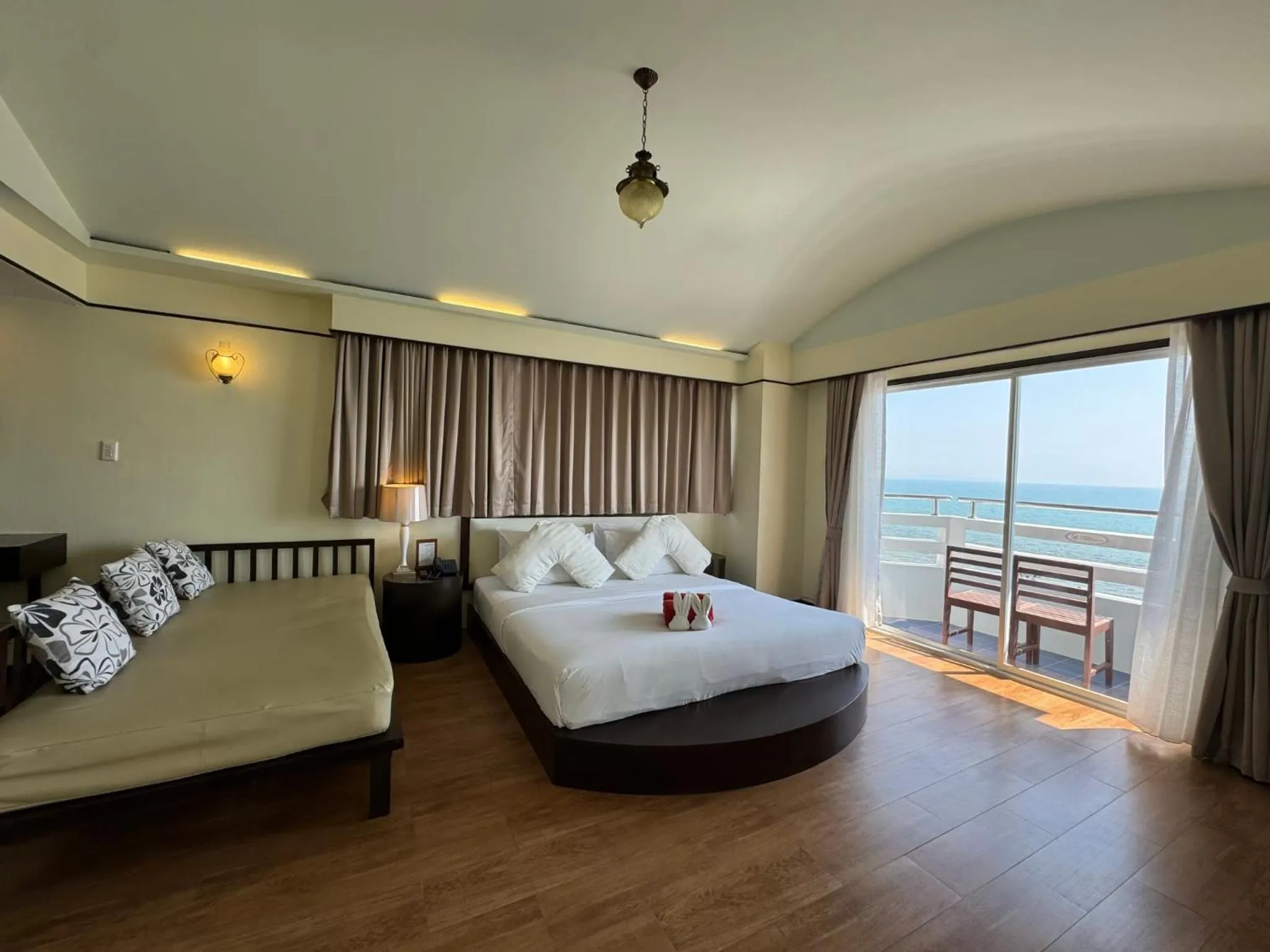 Bed in Grand Jomtien Palace Hotel - SHA Extra Plus