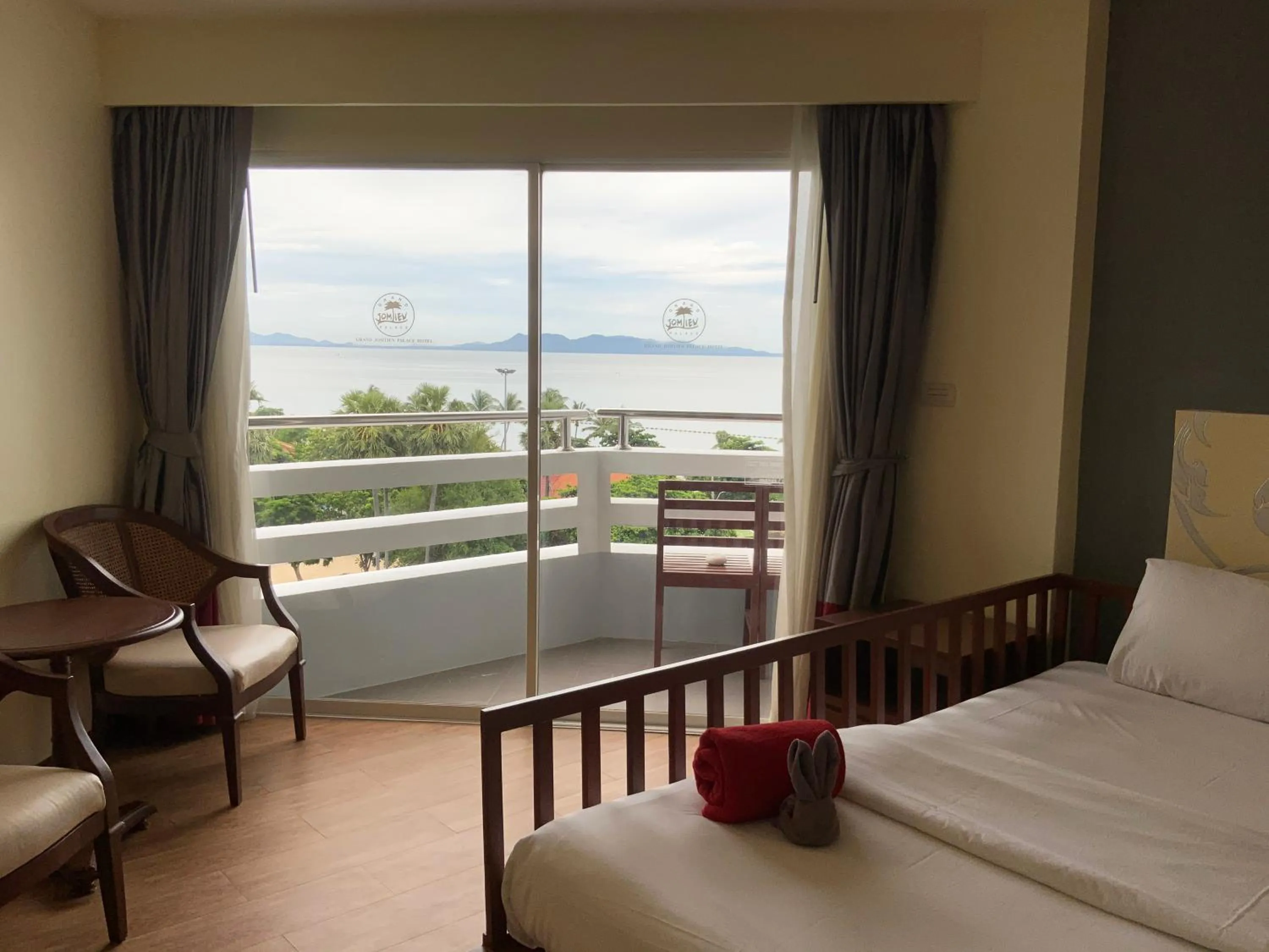 Bed in Grand Jomtien Palace Hotel - SHA Extra Plus