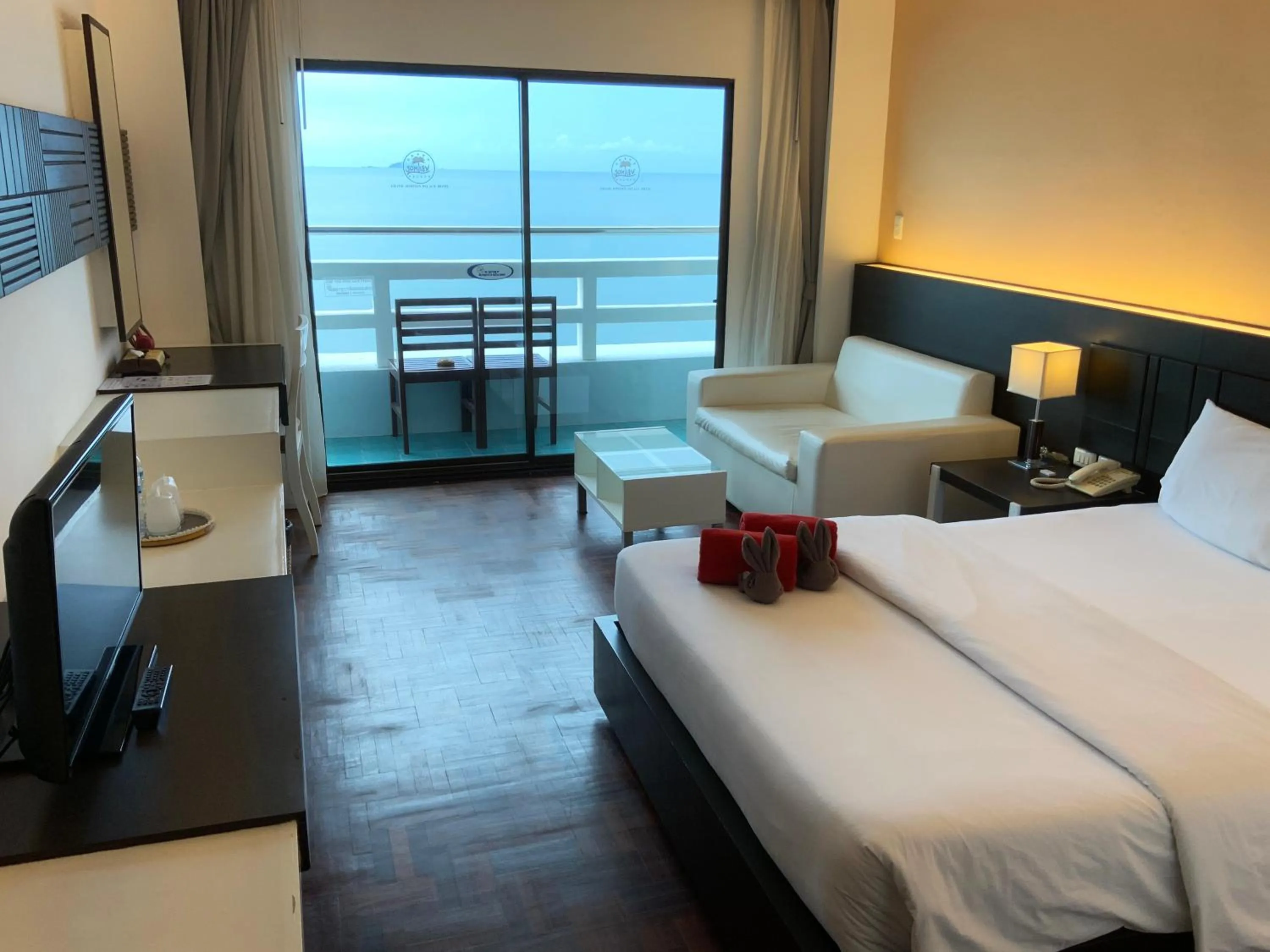 Bed in Grand Jomtien Palace Hotel - SHA Extra Plus