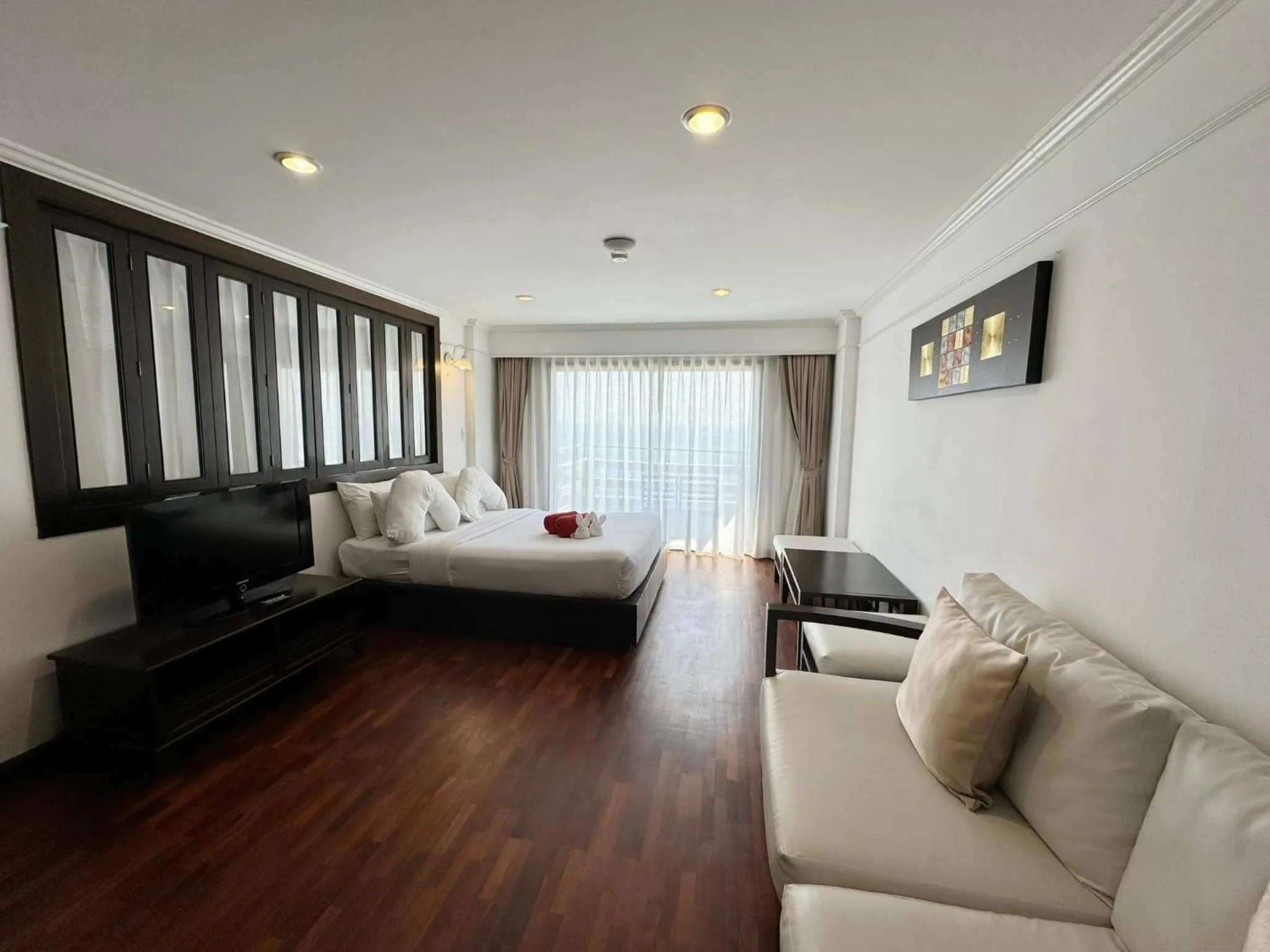 Bed in Grand Jomtien Palace Hotel - SHA Extra Plus