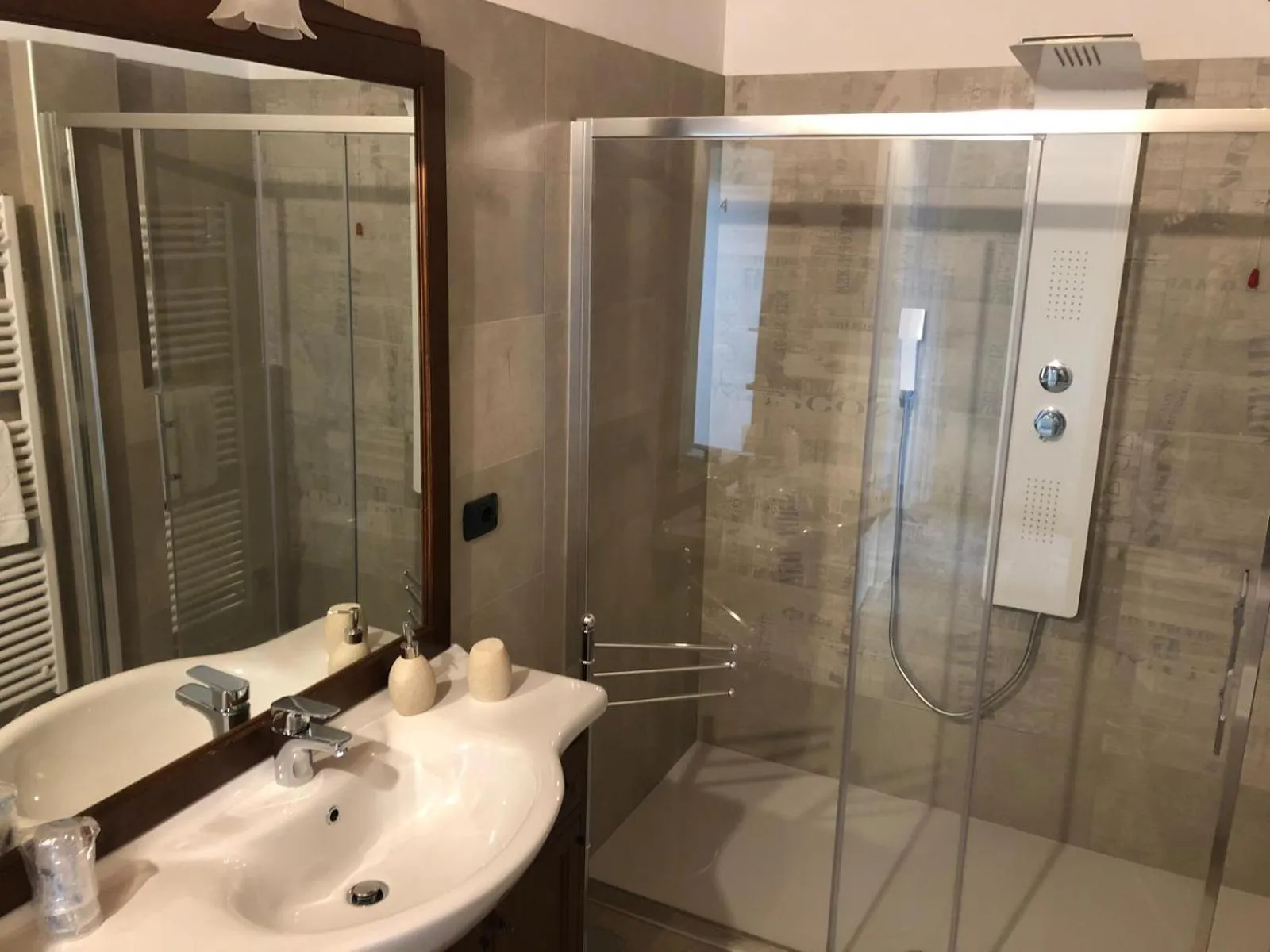 Shower in B&B Casa Santa Lucia