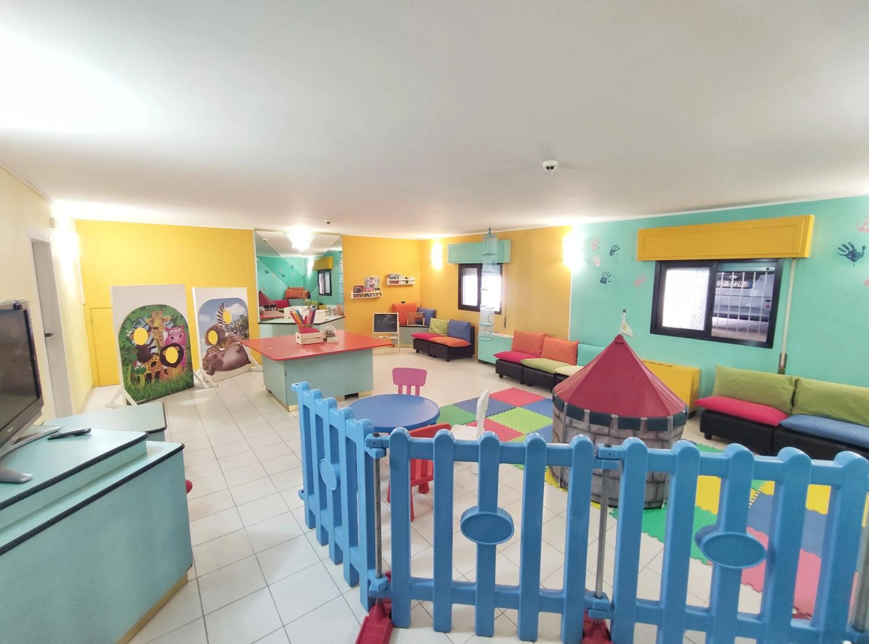 Communal lounge/ TV room in Hotel Galassia