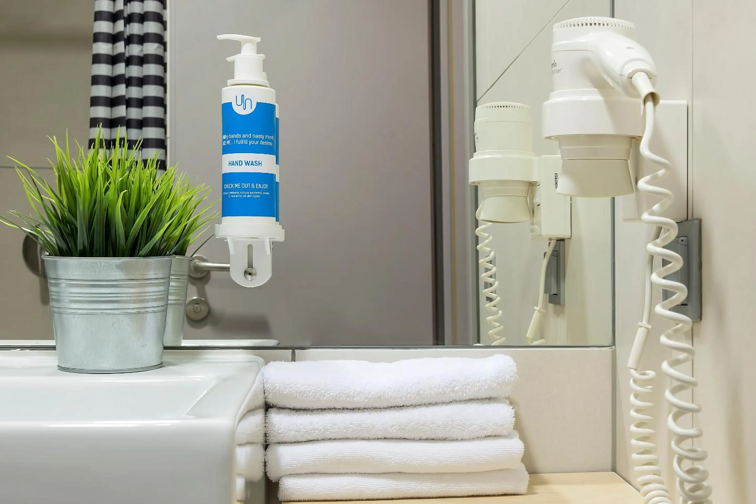 Toilet in Urbihop Hotel