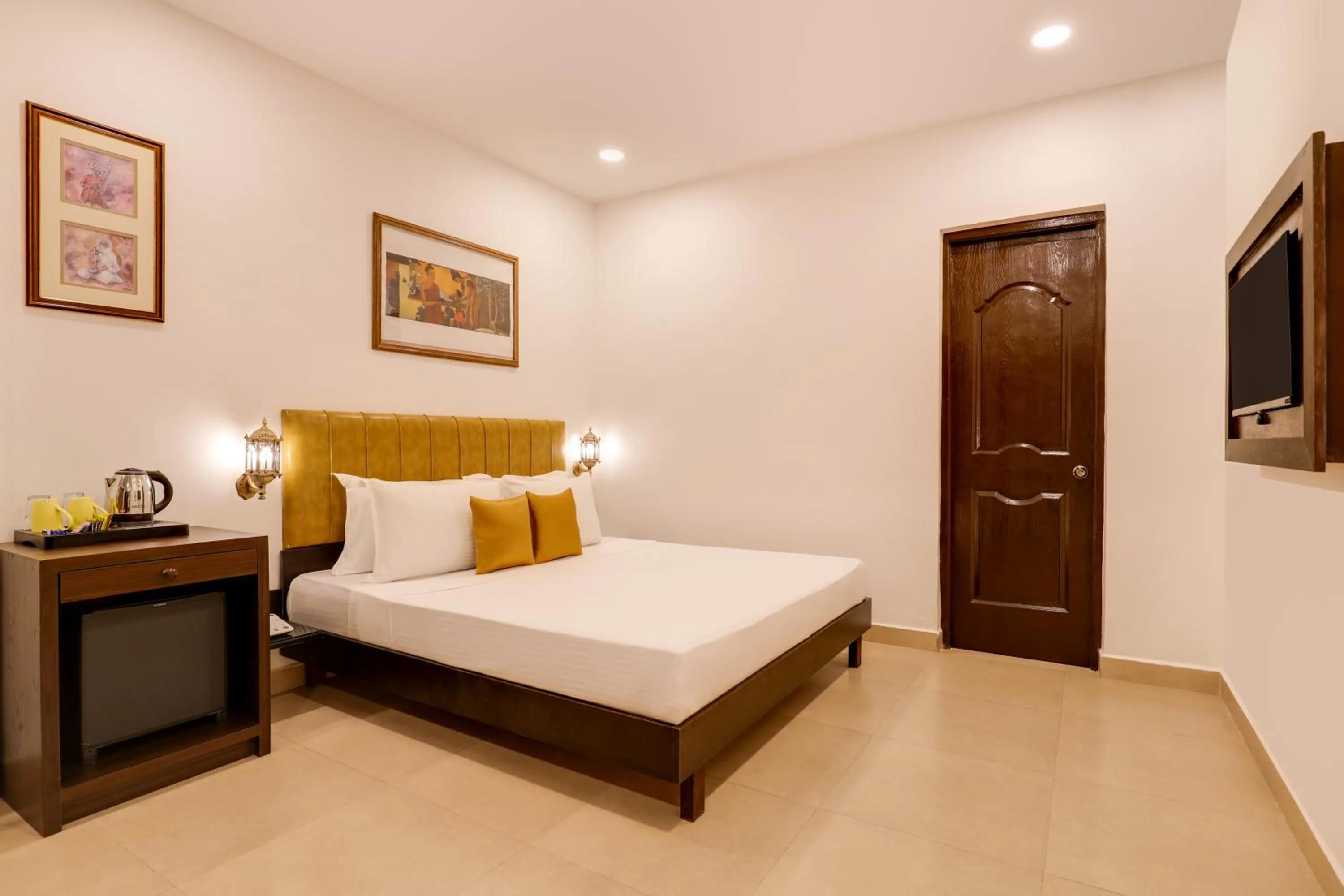 Bedroom, Bed in Lemon Tree Hotel, Dapoli
