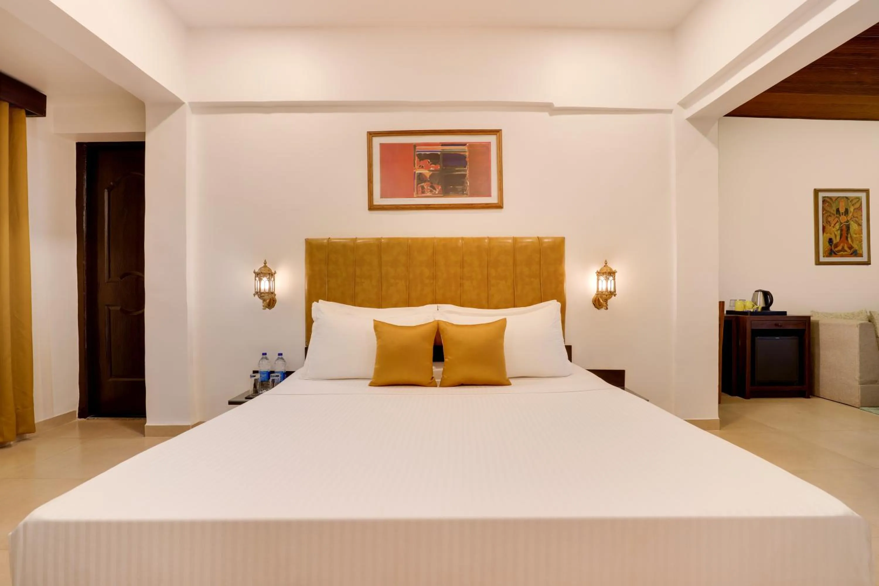 Bedroom, Bed in Lemon Tree Hotel, Dapoli