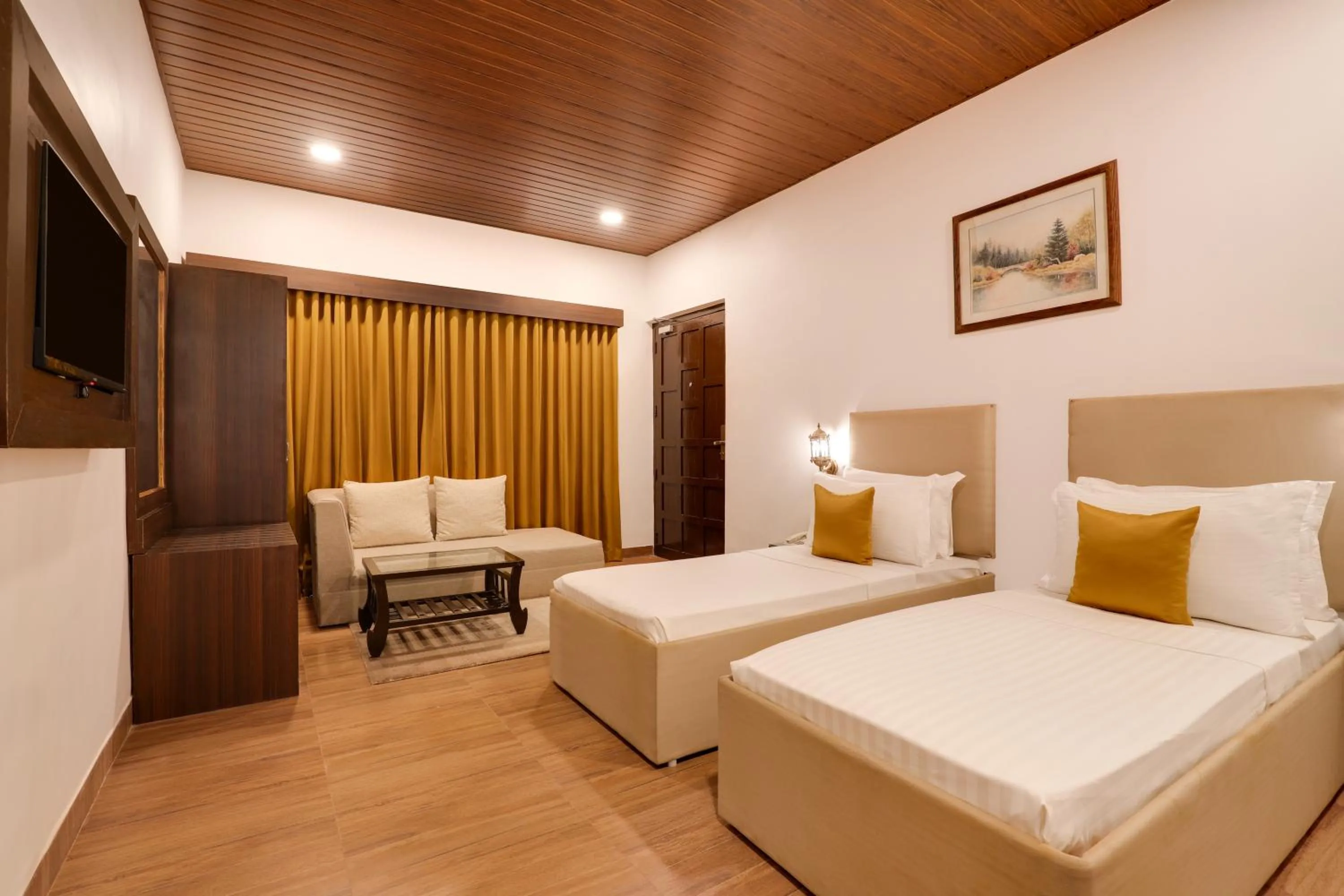 Bedroom, Bed in Lemon Tree Hotel, Dapoli