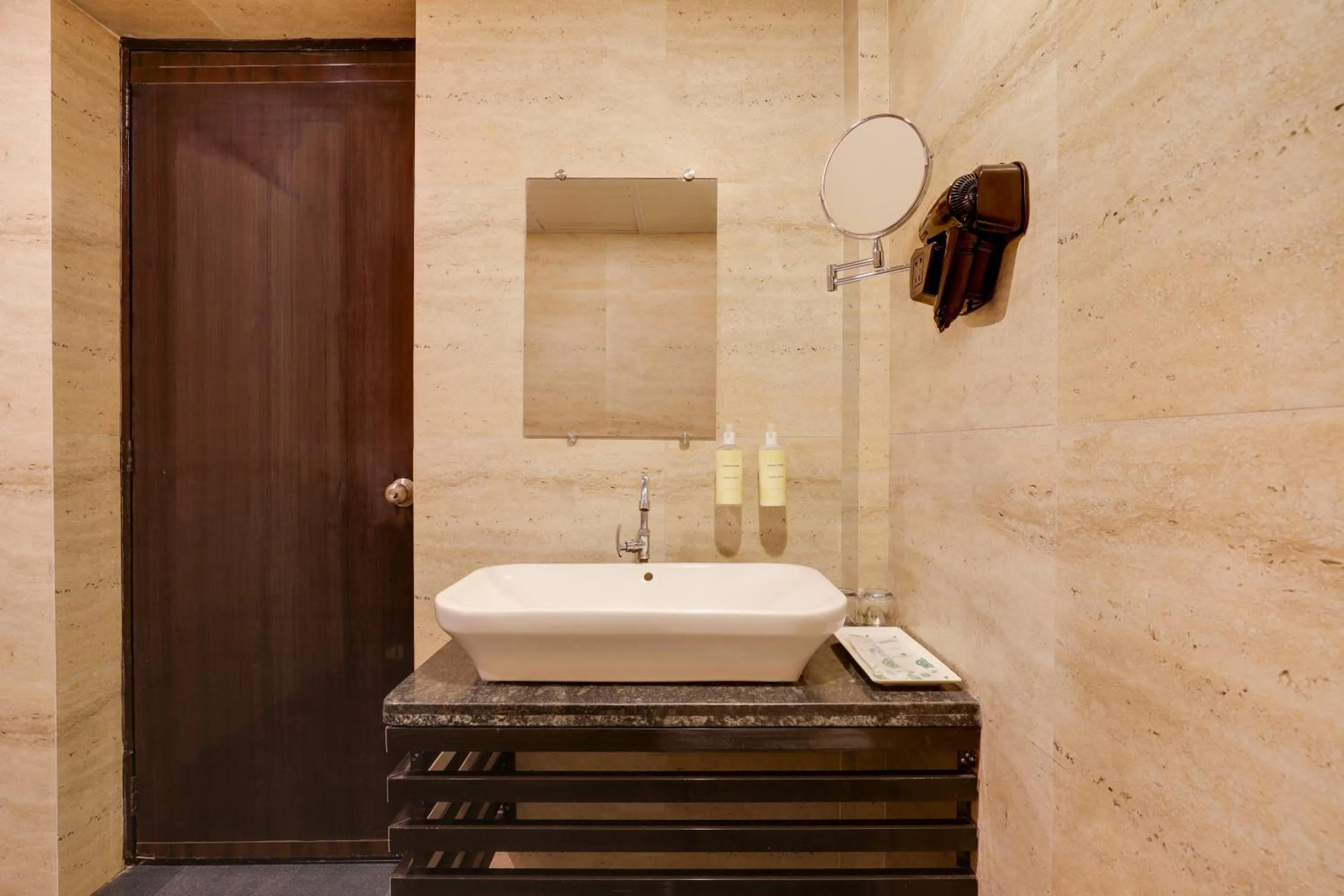 Lemon Tree Hotel, Dapoli