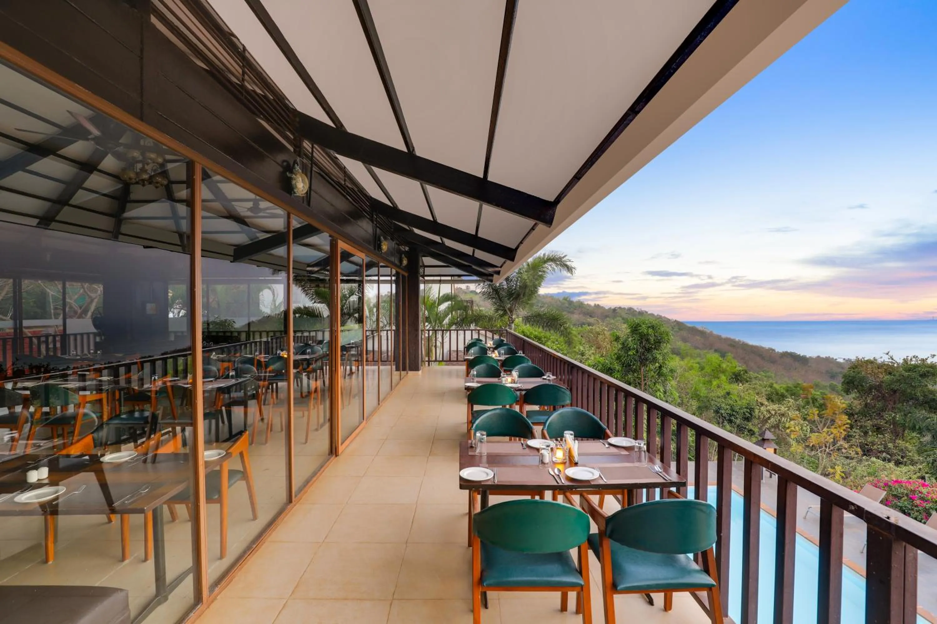 Restaurant/places to eat in Lemon Tree Hotel, Dapoli