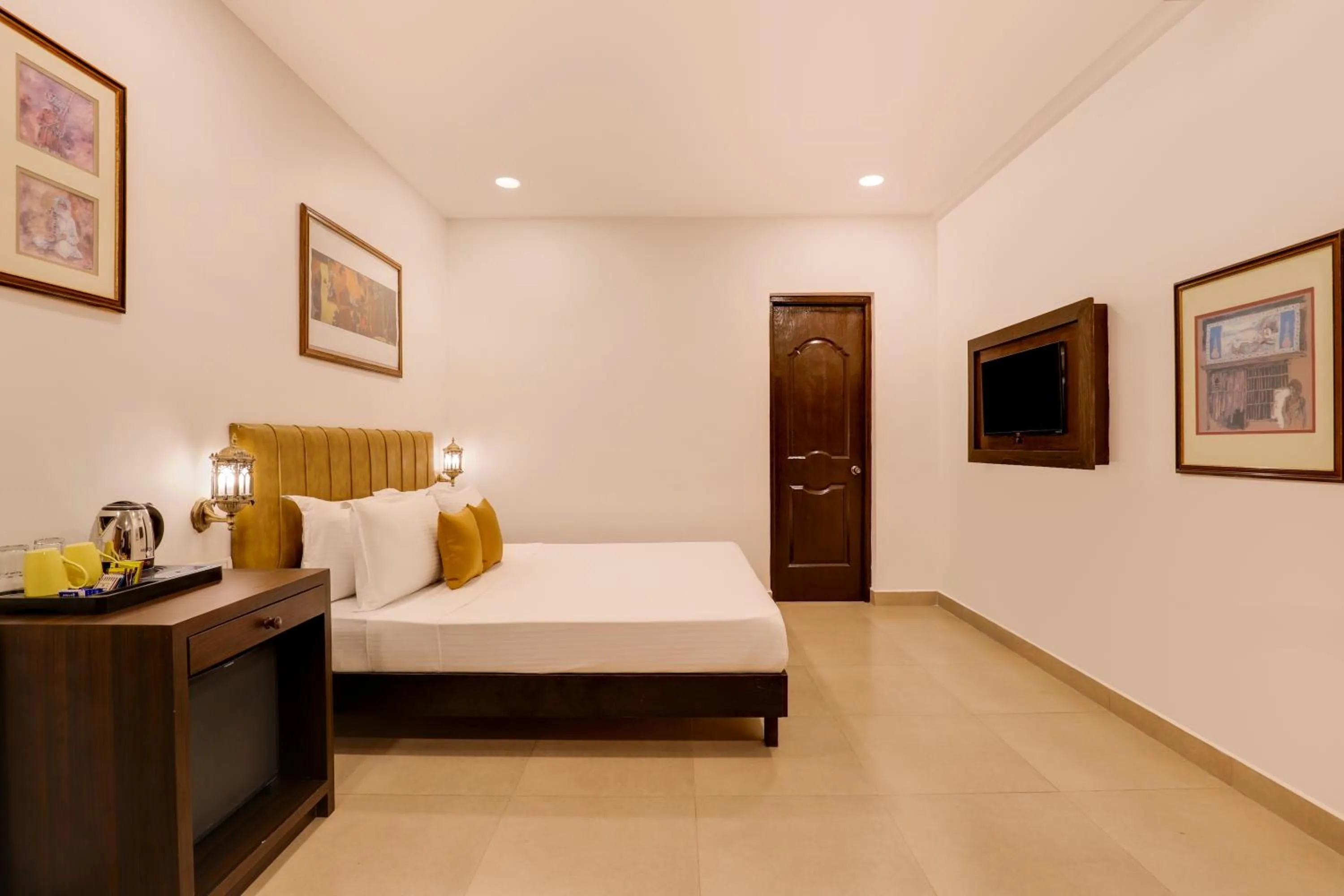 Bedroom, Bed in Lemon Tree Hotel, Dapoli