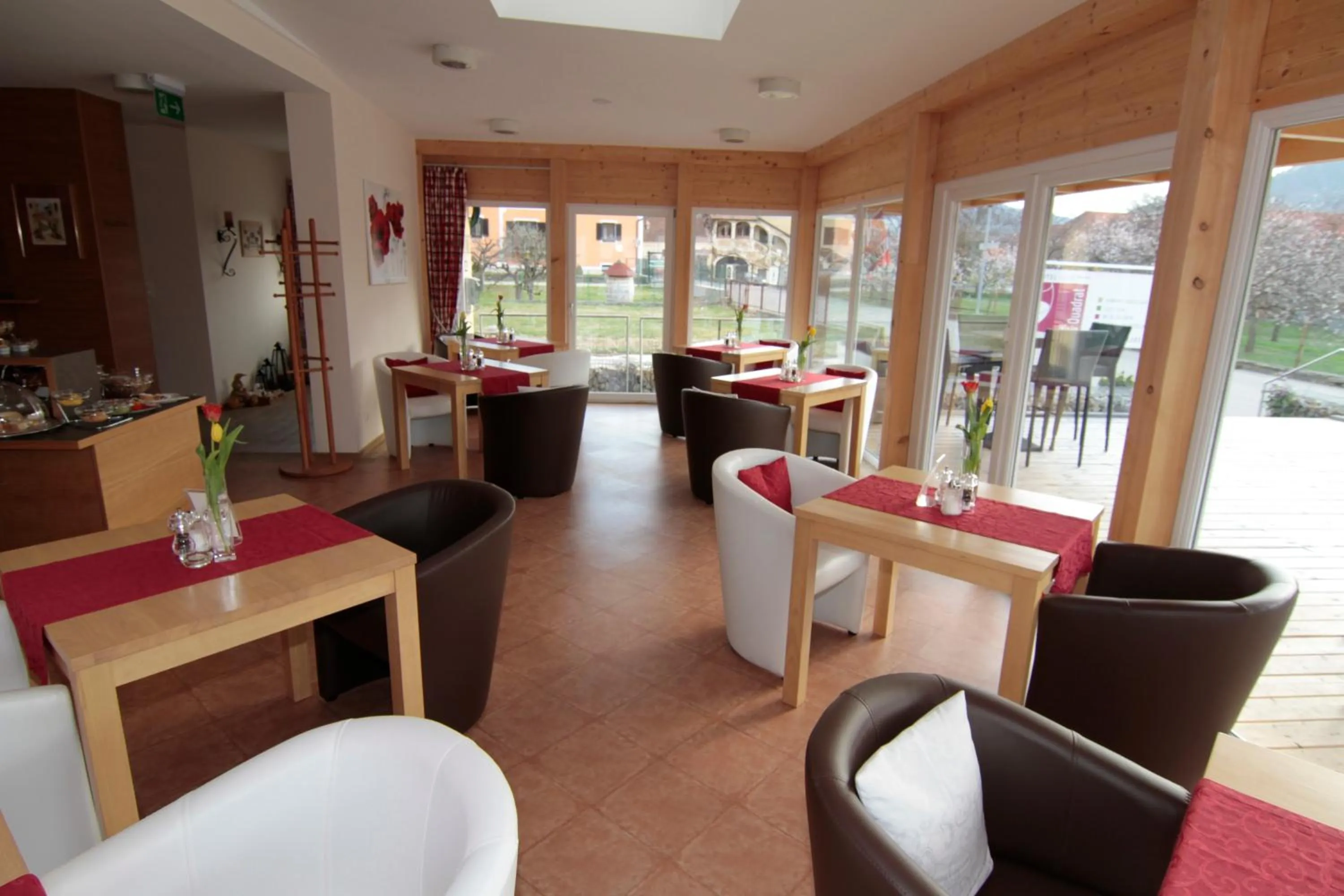Restaurant/places to eat in Das WeinQuadrat - boutique stay