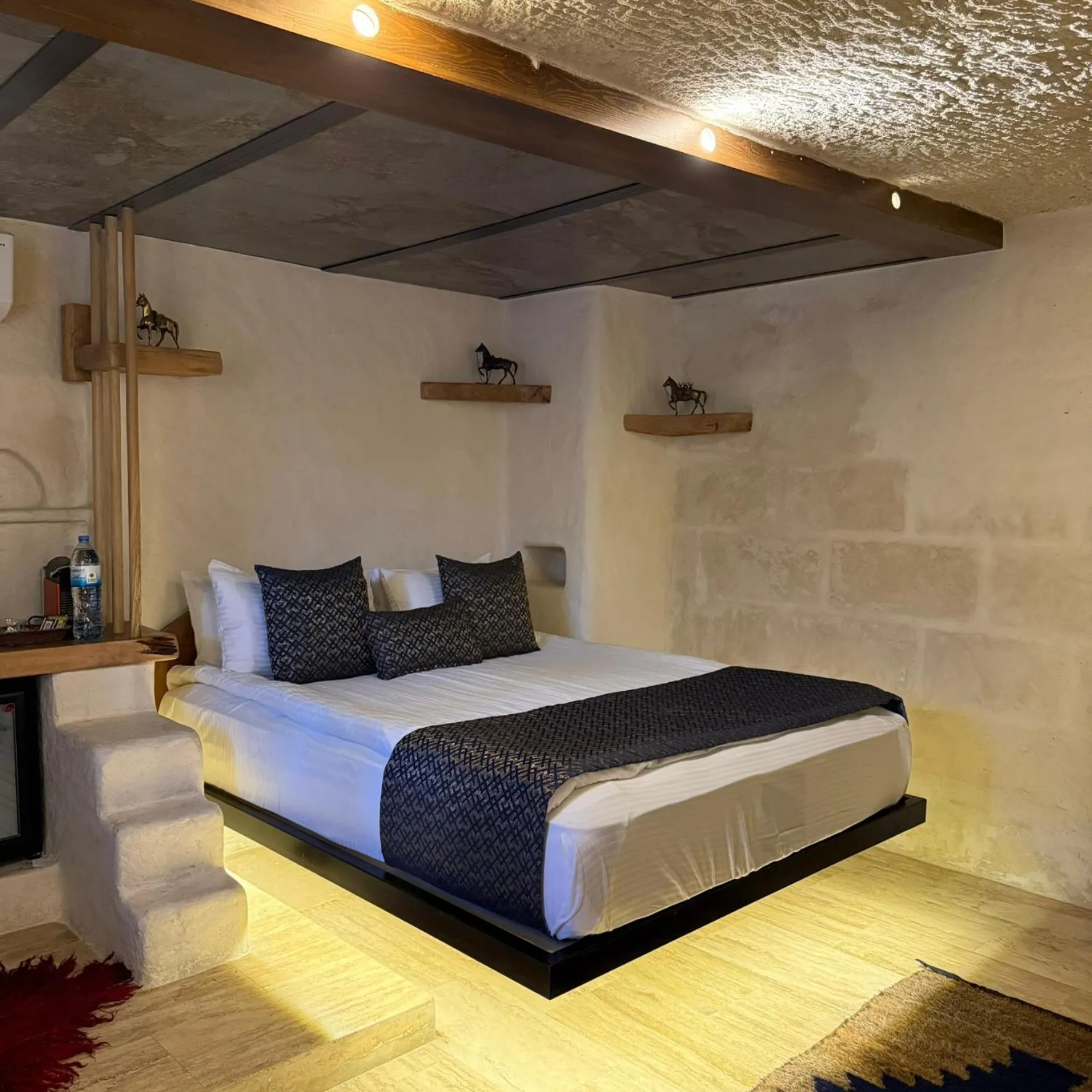 Photo of the whole room, Bed in Local Cave House