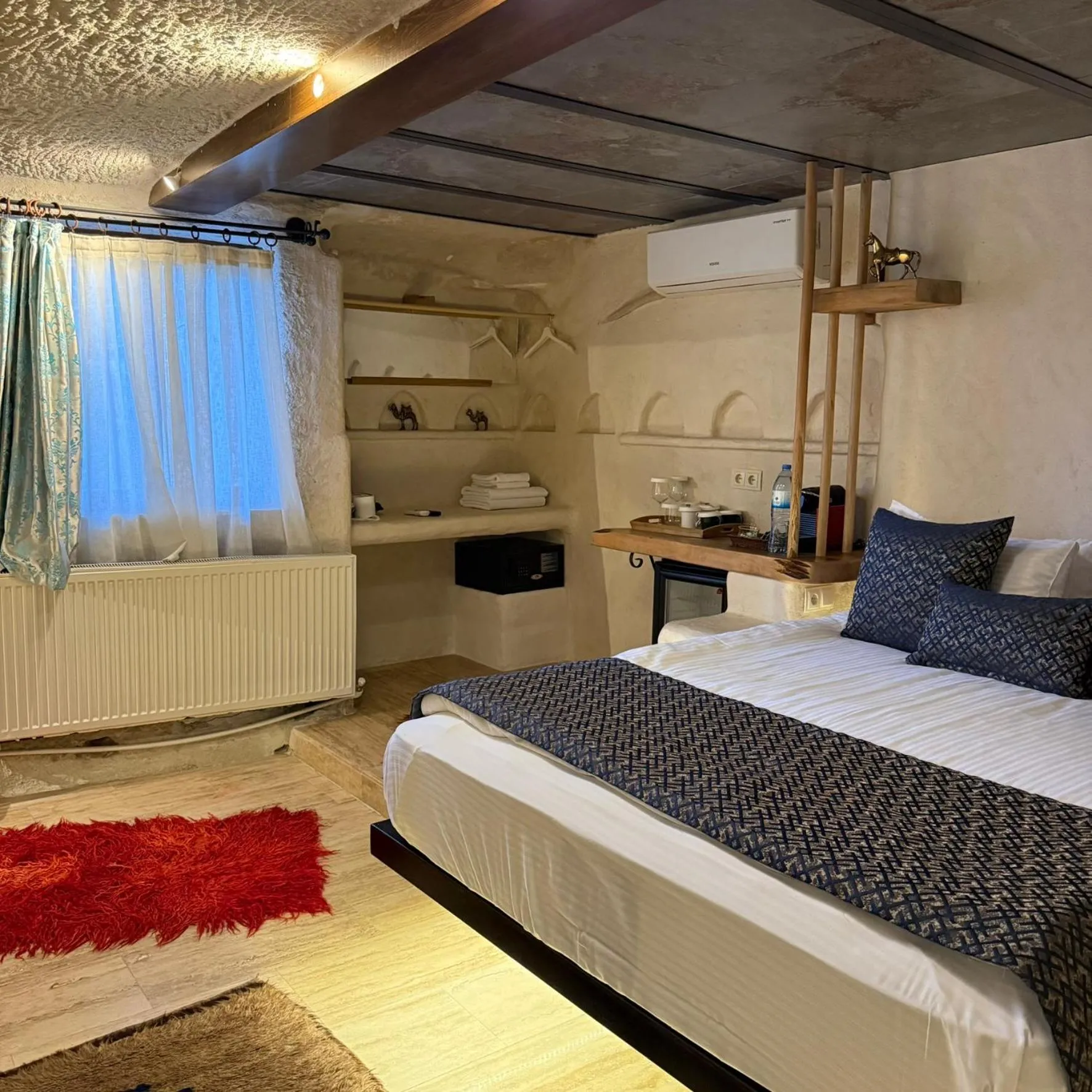 Photo of the whole room, Bed in Local Cave House