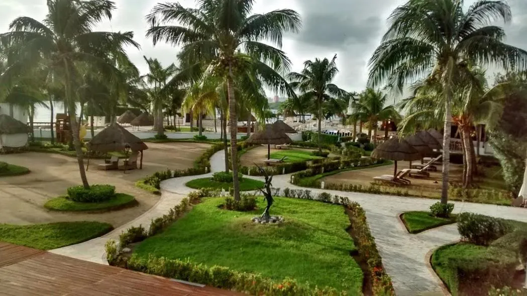 Property building in Sunset Marina Resort