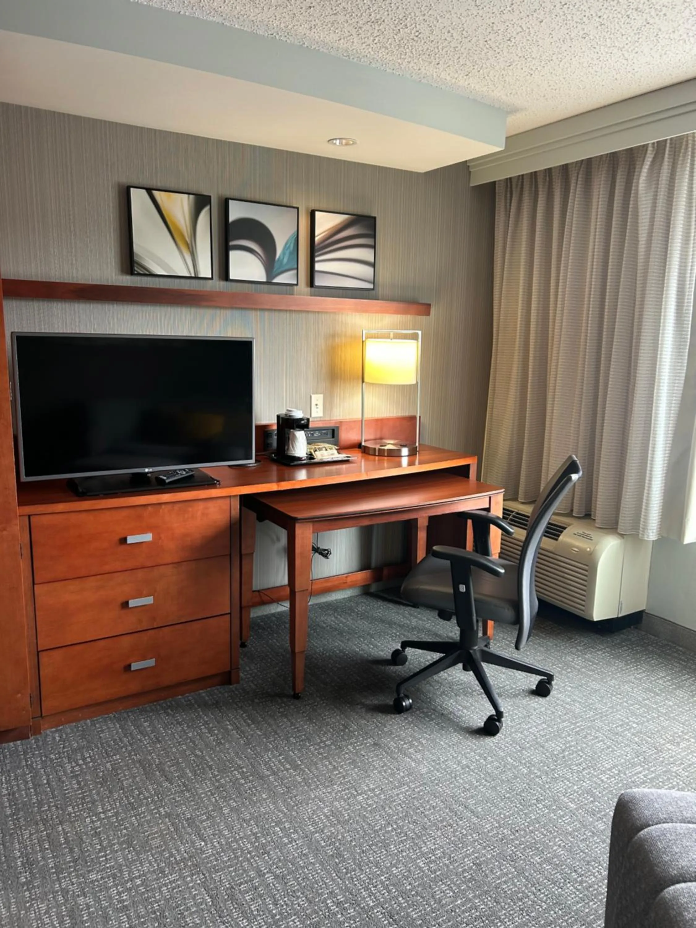 Bedroom in Courtyard Bethlehem Lehigh Valley/I-78