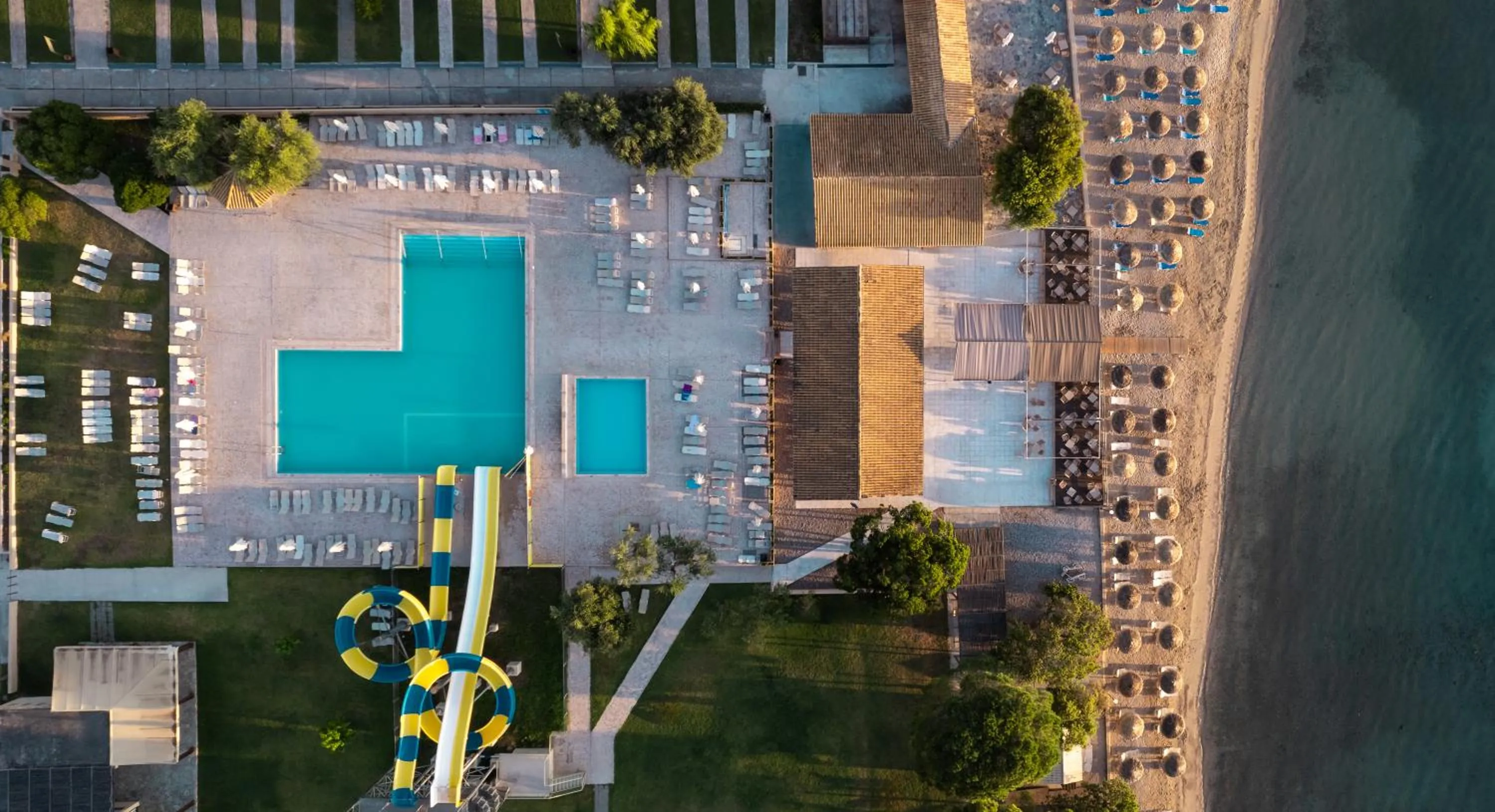 Swimming pool in Mitsis Messonghi