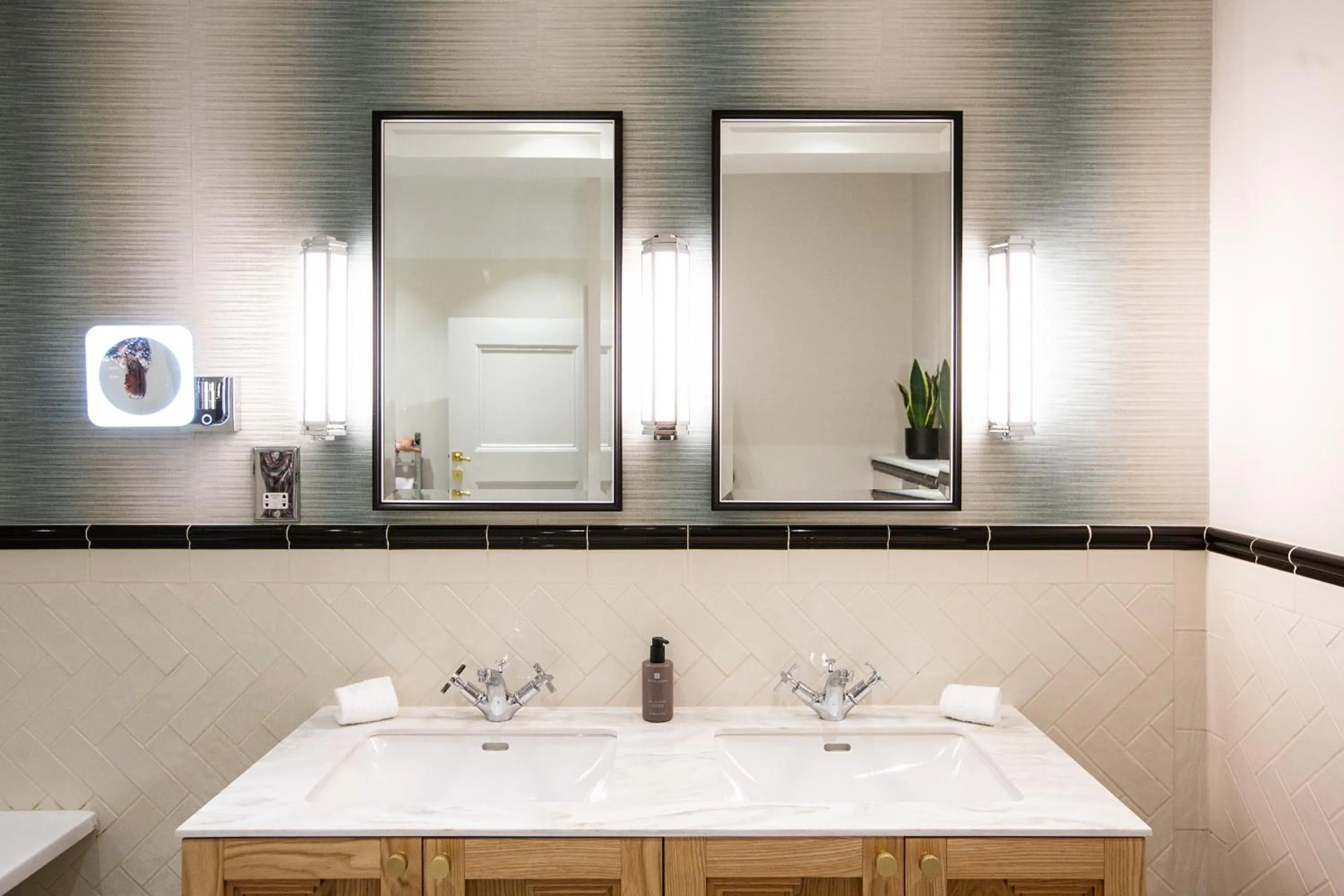 Bathroom in Mallory Court Country House Hotel & Spa