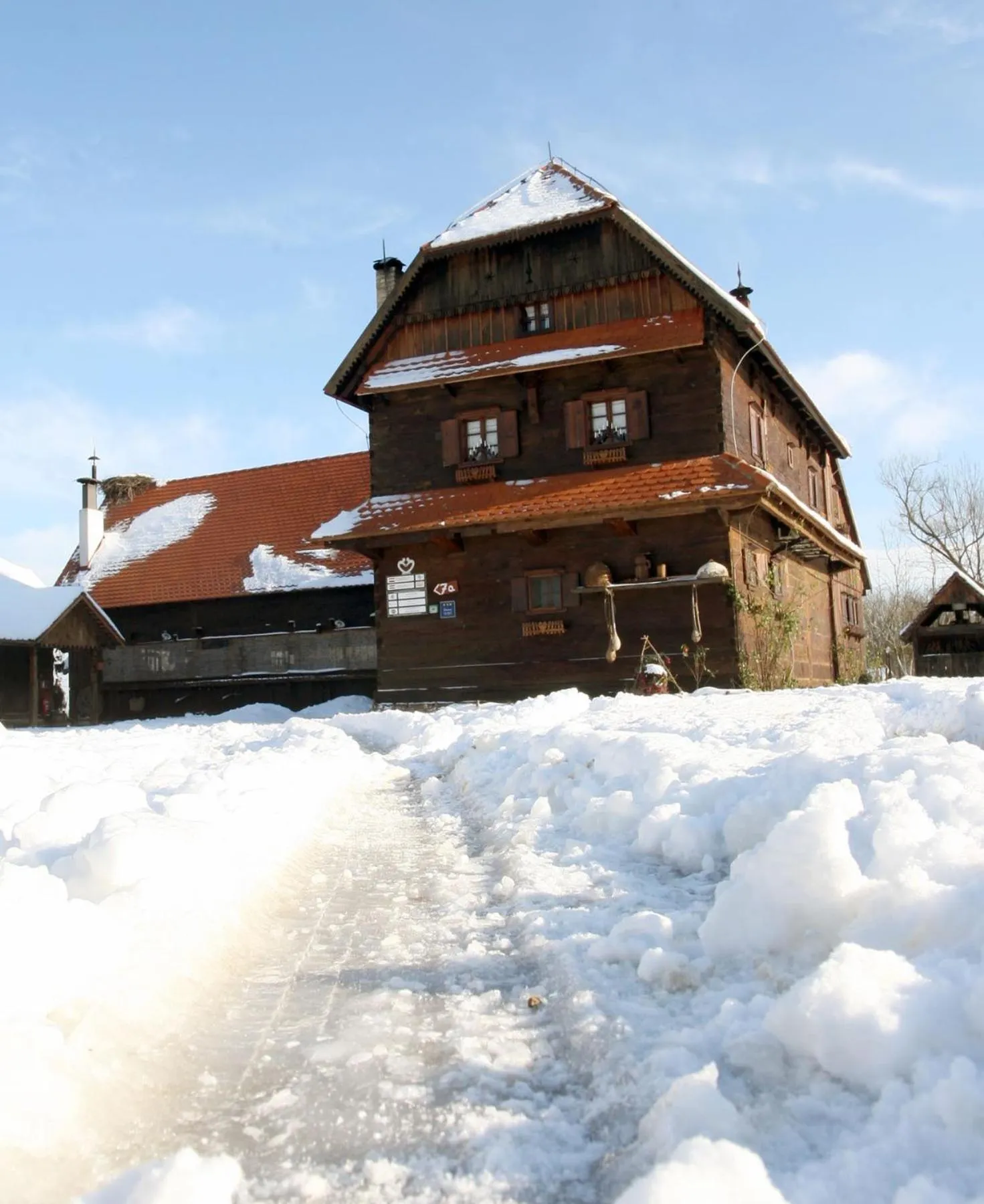 Facade/entrance in Tradicije Cigoc