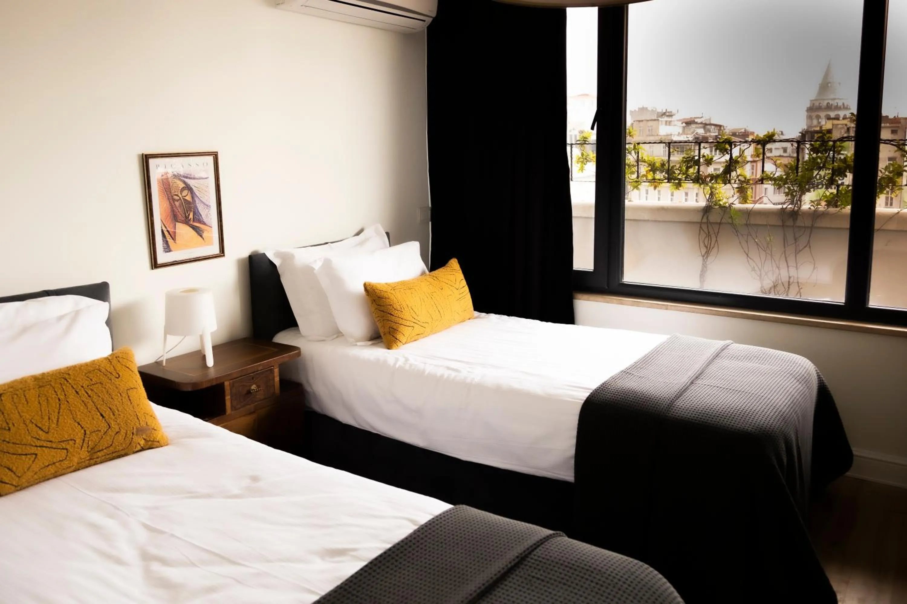 Bedroom, Bed in GALATA M84