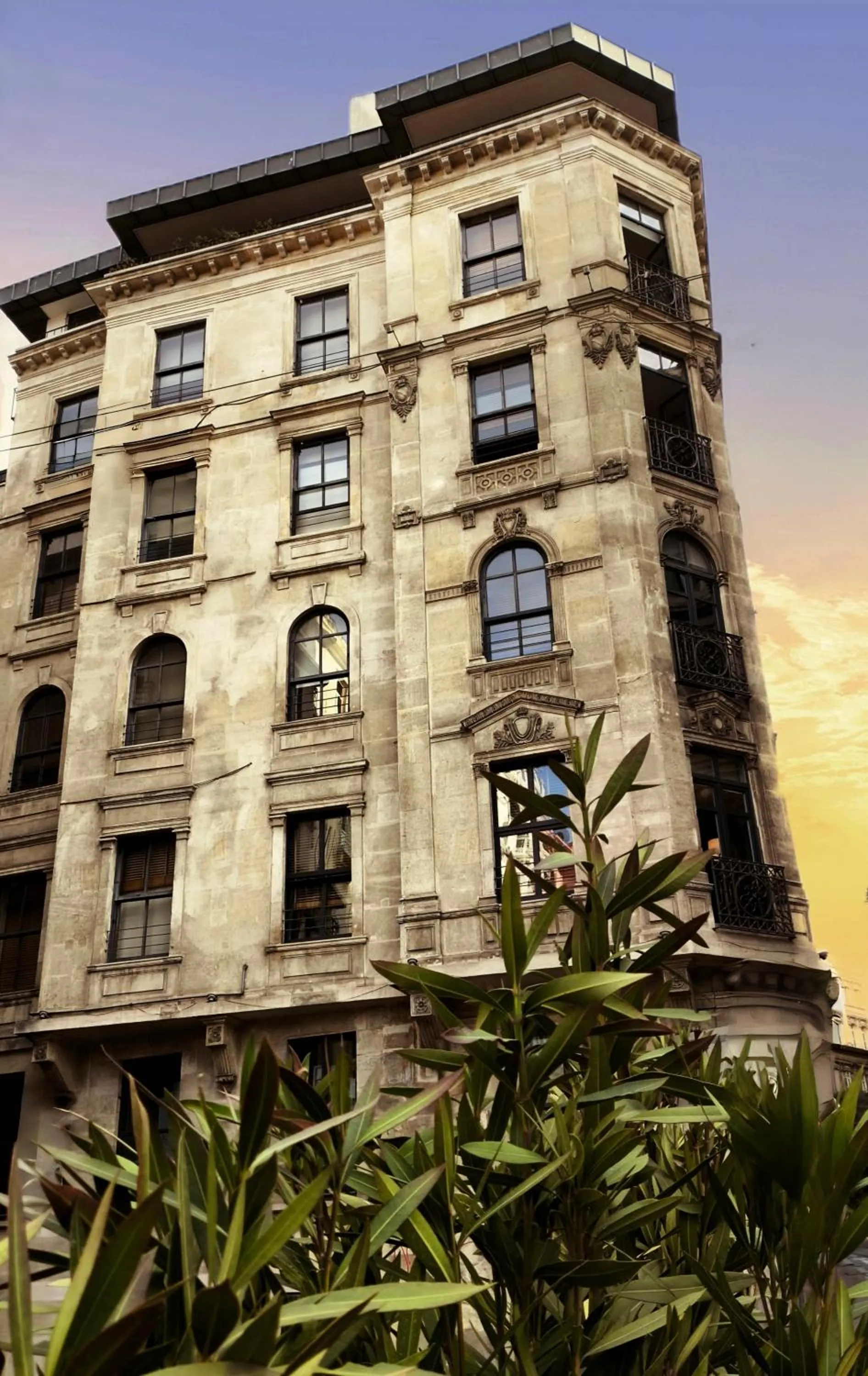 Property building in GALATA M84