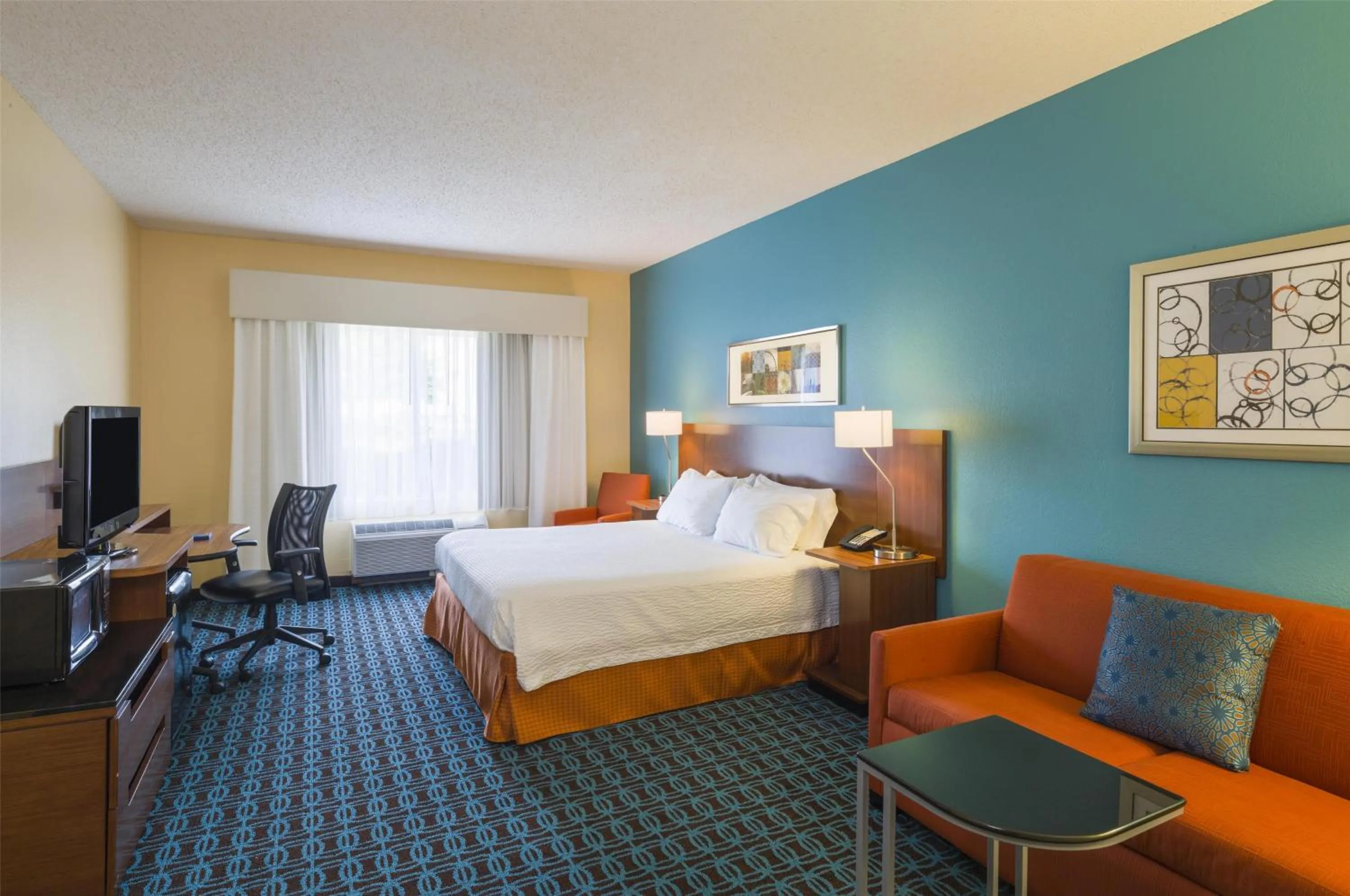 Photo of the whole room, Bed in Best Western Allentown Bethlehem Lehigh Valley Inn & Suites