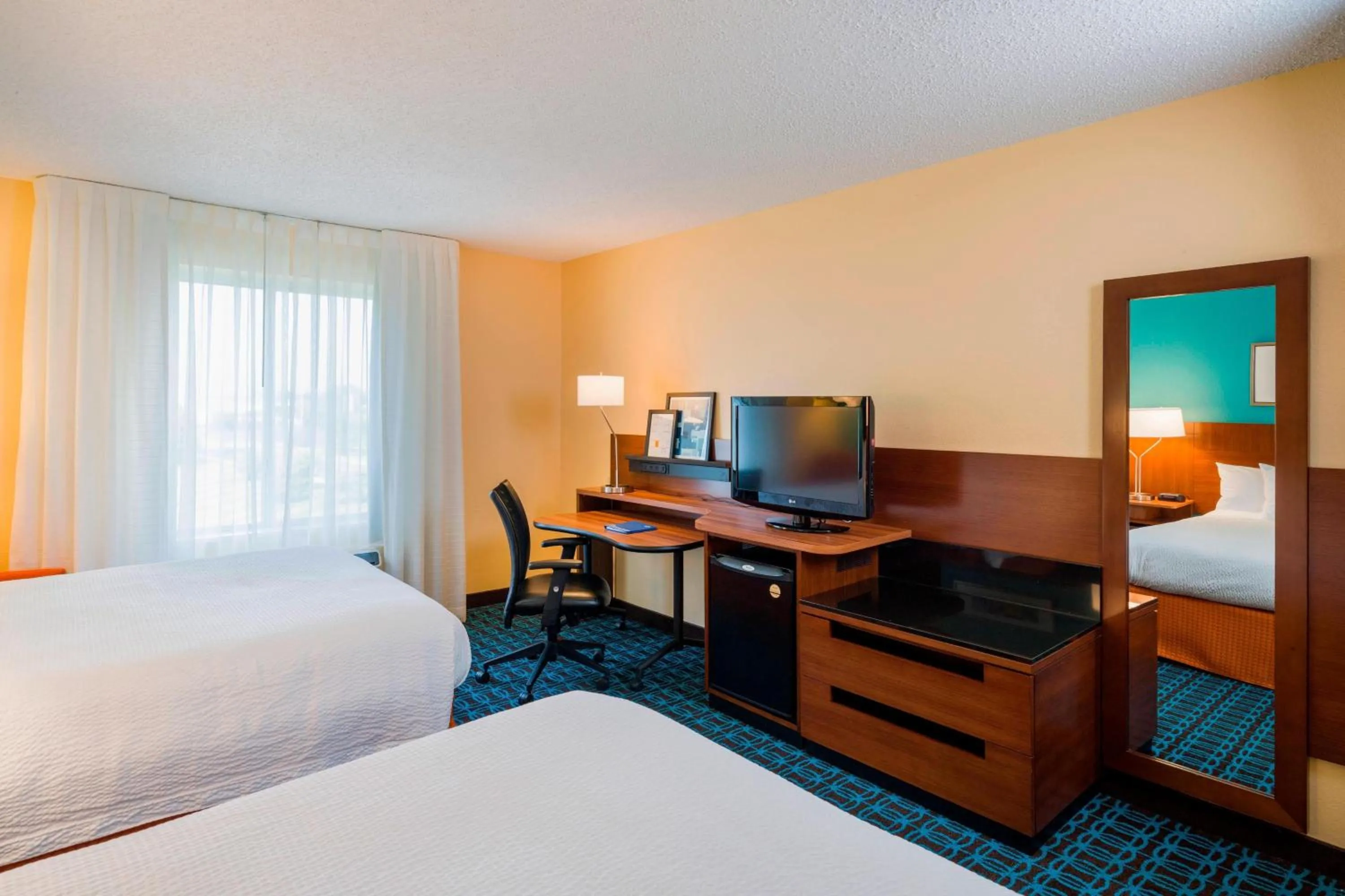 Photo of the whole room, Bed in Best Western Allentown Bethlehem Lehigh Valley Inn & Suites