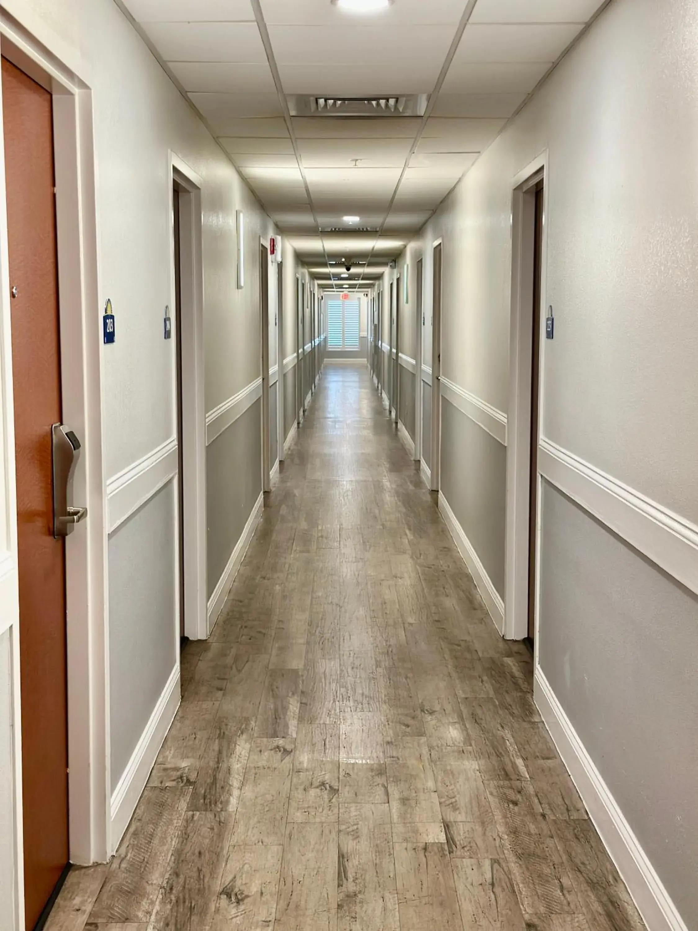 King Suite with Jetted Tub in Days Inn & Suites by Wyndham Lakeland King Suite with Jetted Tub in Days Inn & Suites by Wyndham Lakeland