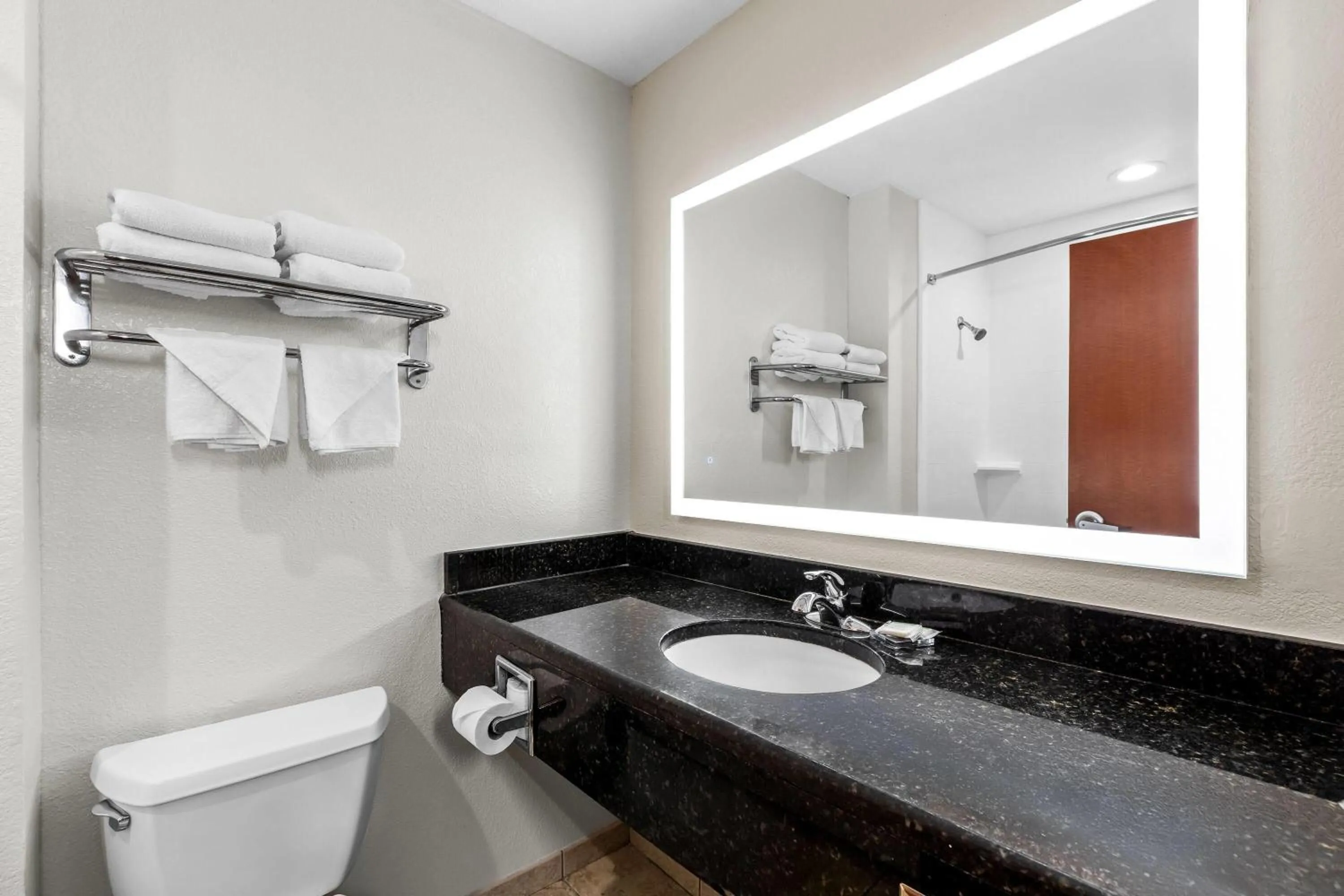 Bathroom in Days Inn & Suites by Wyndham Lakeland
