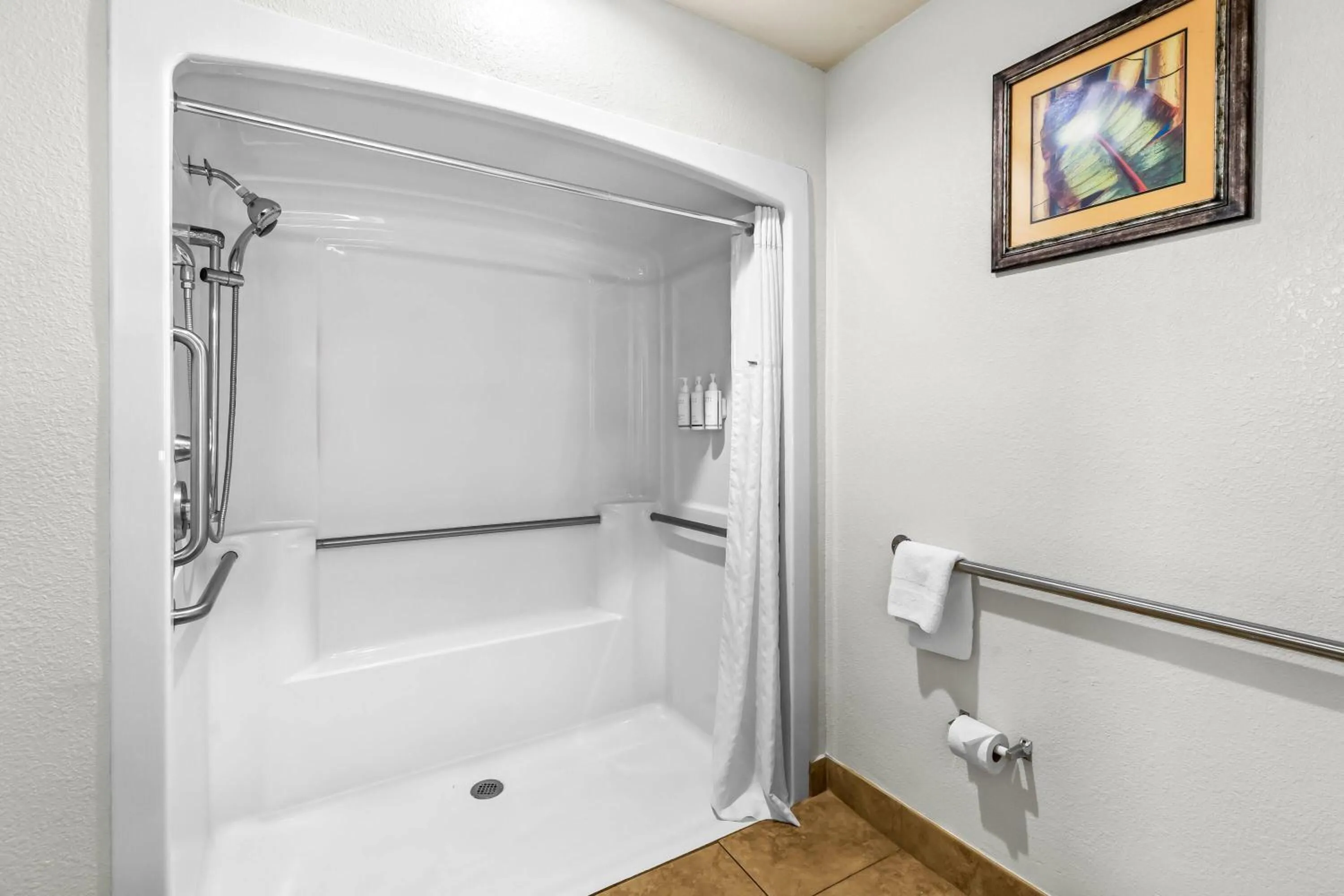 Bathroom in Days Inn & Suites by Wyndham Lakeland