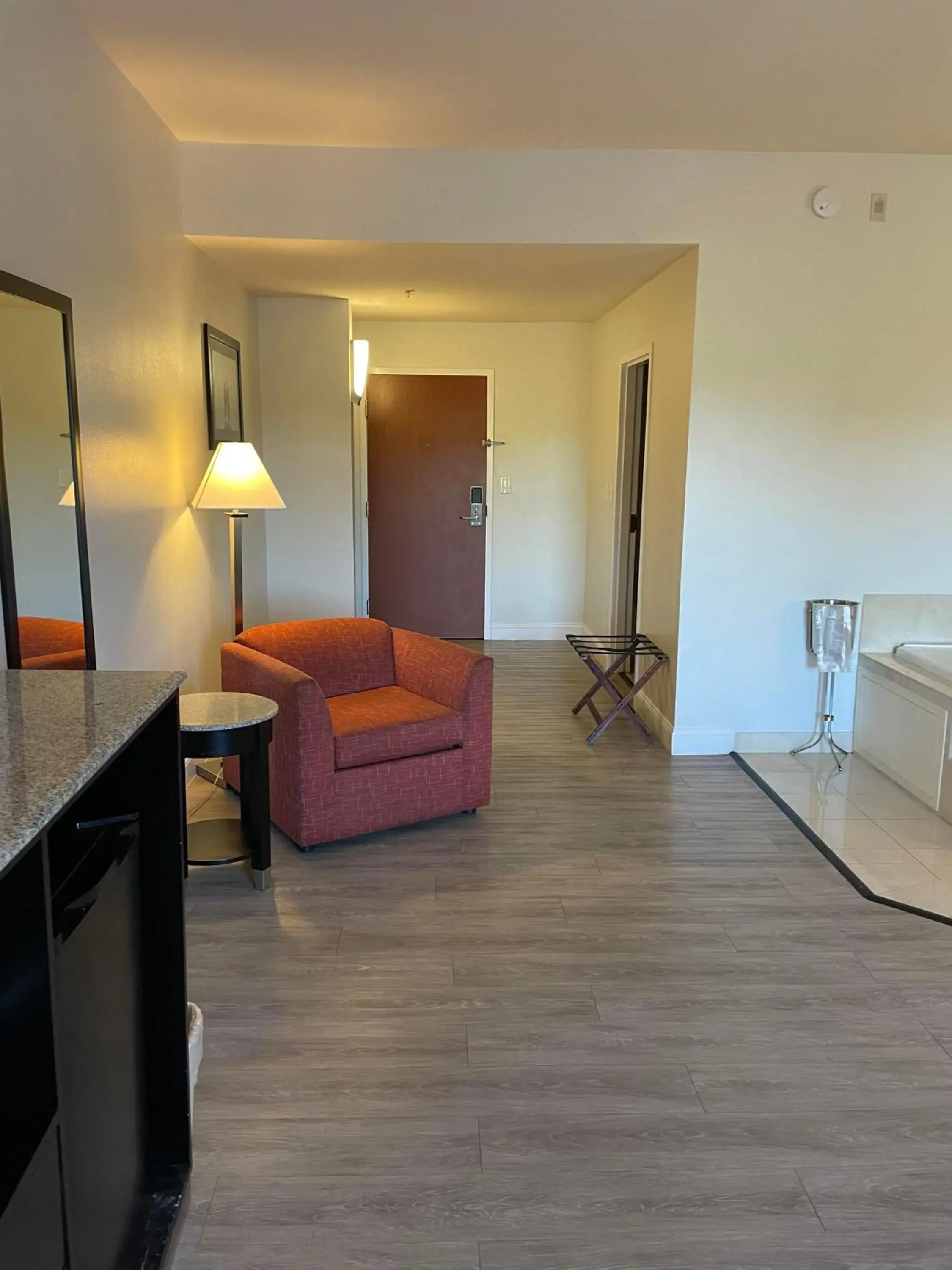 Deluxe King Suite with Jetted Tub in Days Inn & Suites by Wyndham Lakeland Deluxe King Suite with Jetted Tub in Days Inn & Suites by Wyndham Lakeland