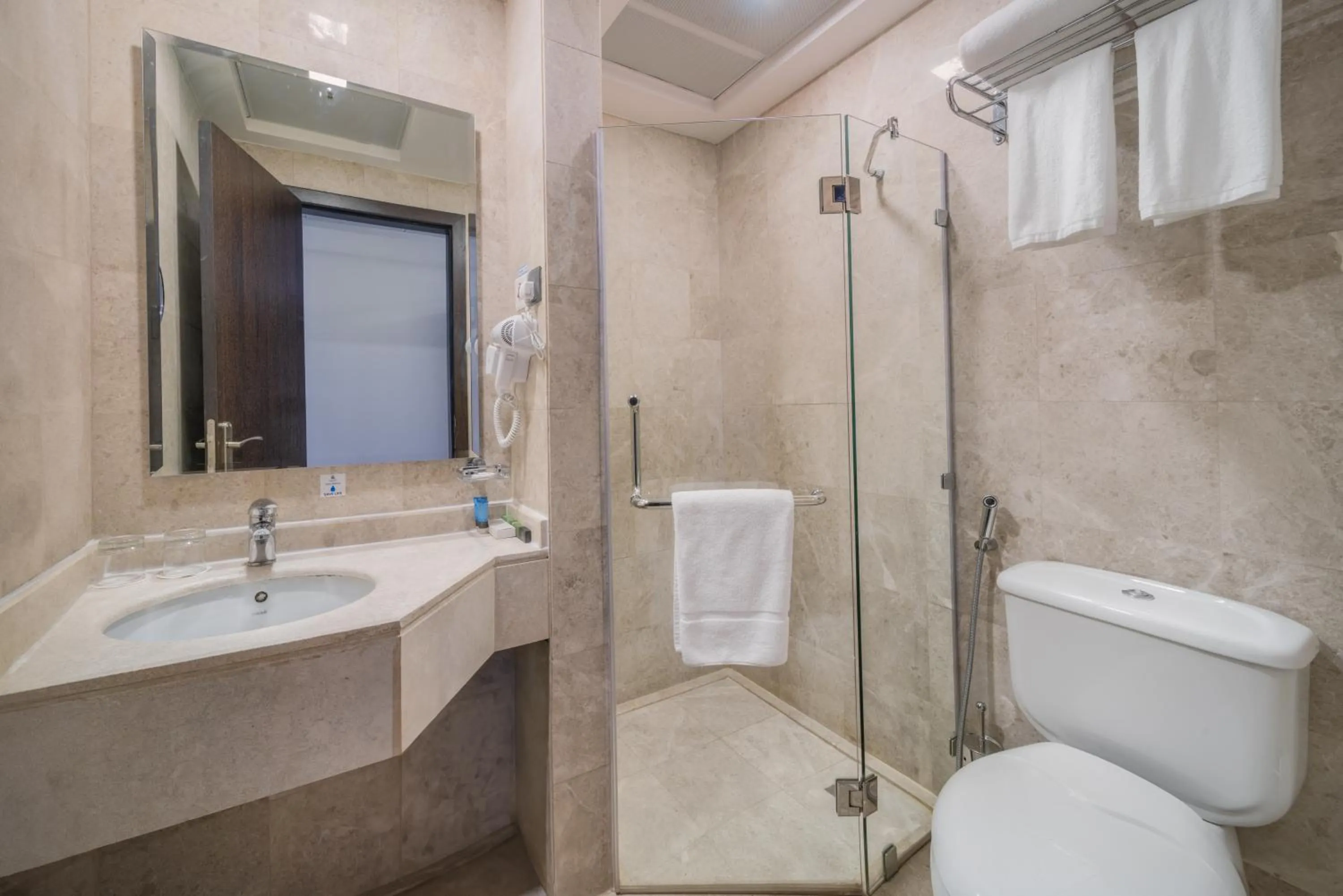 Shower in Al Kiswah Towers Hotel