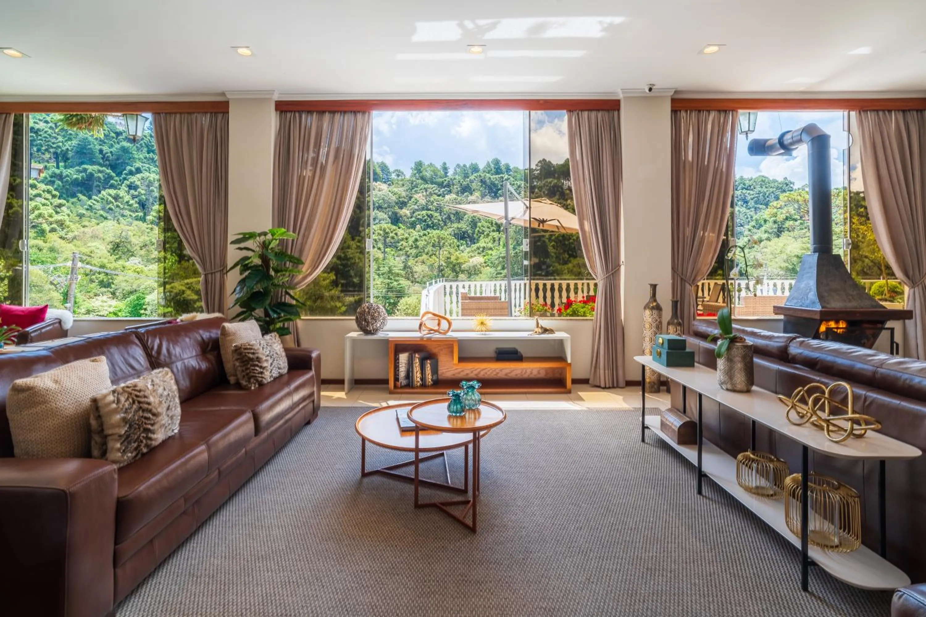 Living room in Pousada Grandchamp - Campos do Jordao
