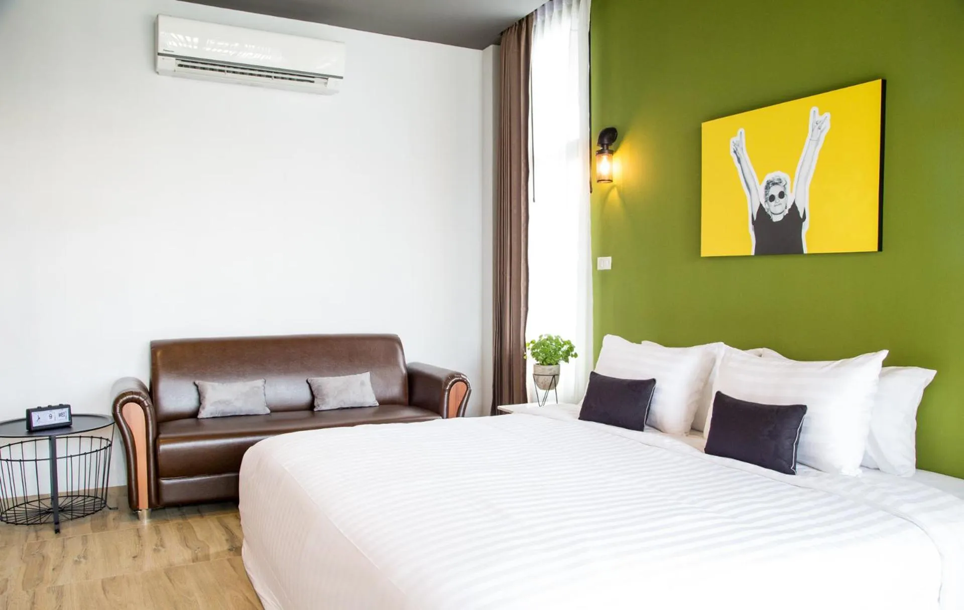 Photo of the whole room, Bed in The Rodman Hotel