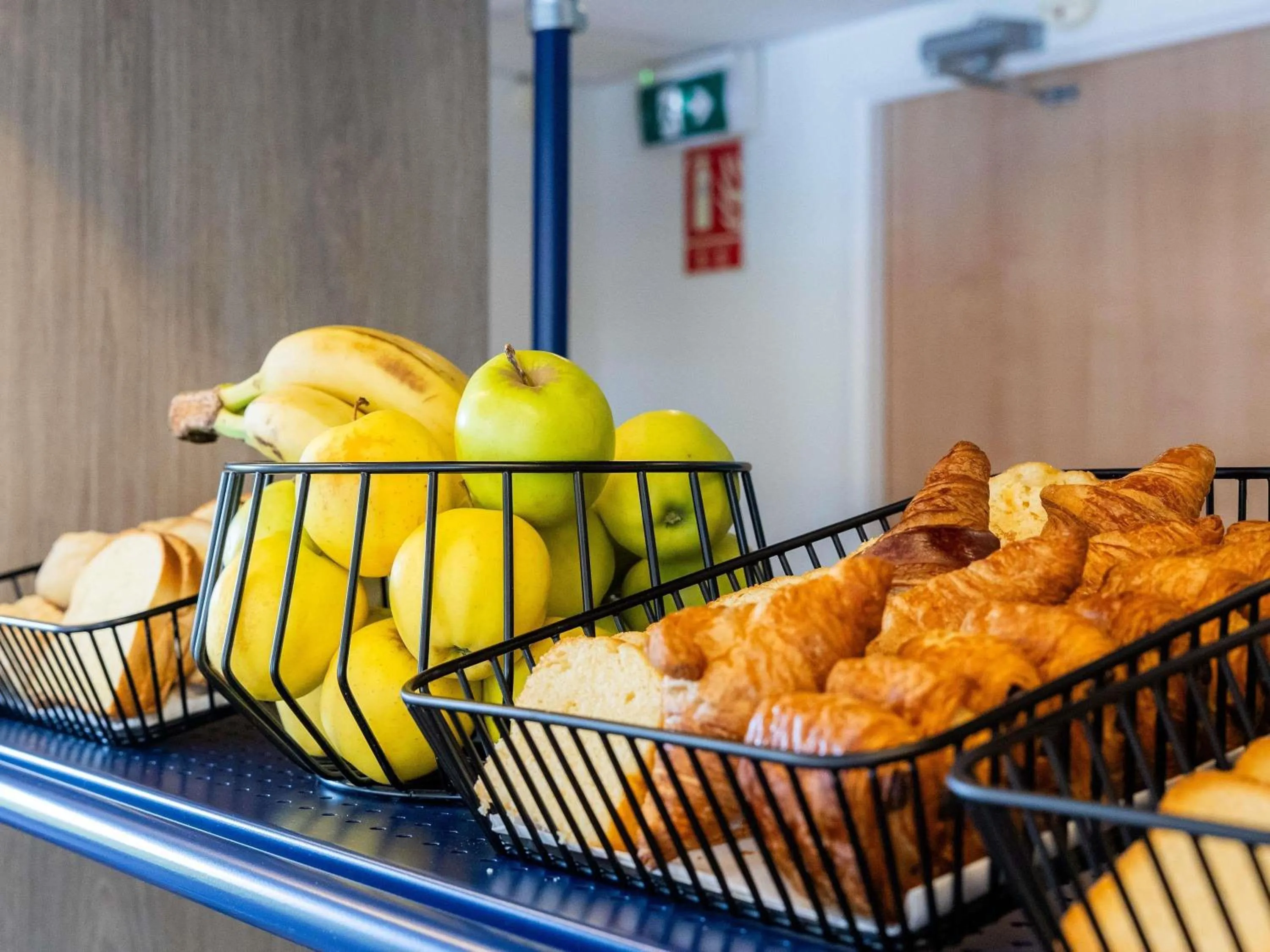 Breakfast in ibis budget Carcassonne Aéroport - A61