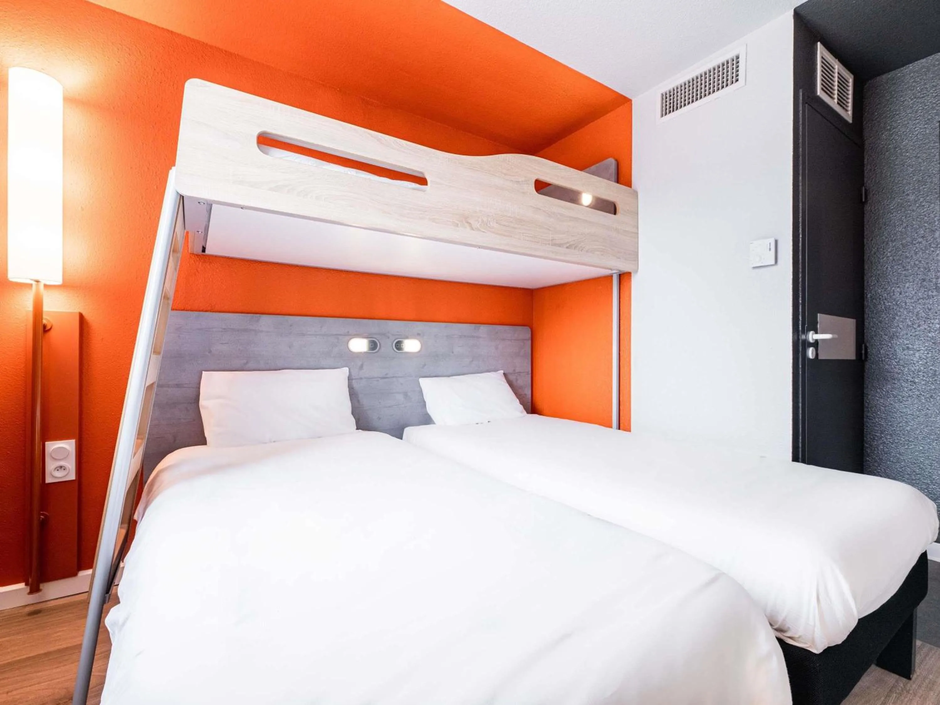 Bedroom, Bed in ibis budget Carcassonne Aéroport - A61