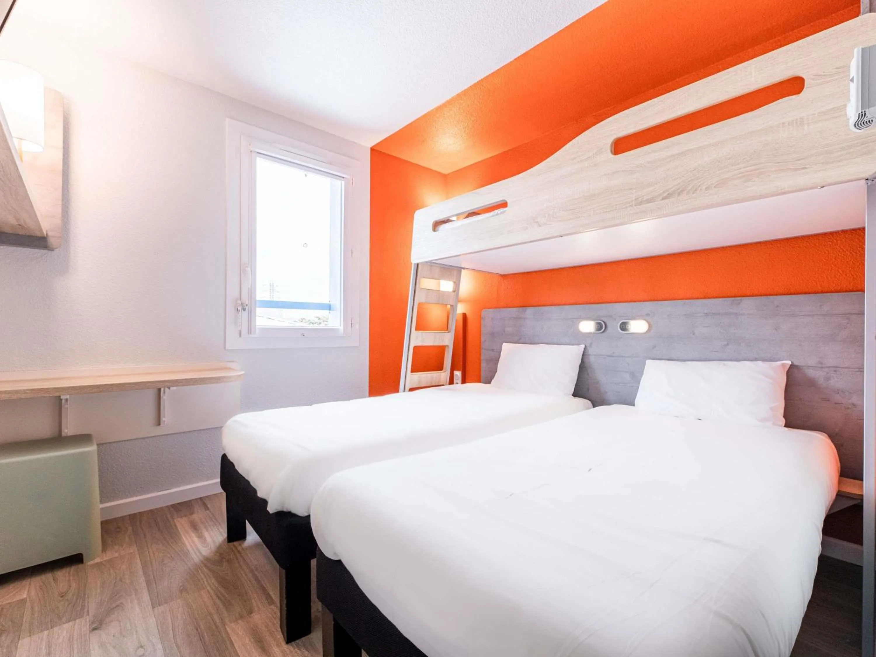 Bedroom, Bed in ibis budget Carcassonne Aéroport - A61