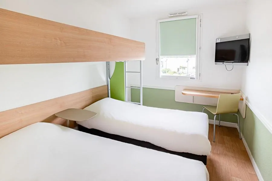 Photo of the whole room, Bed in ibis budget Carcassonne Aéroport - A61