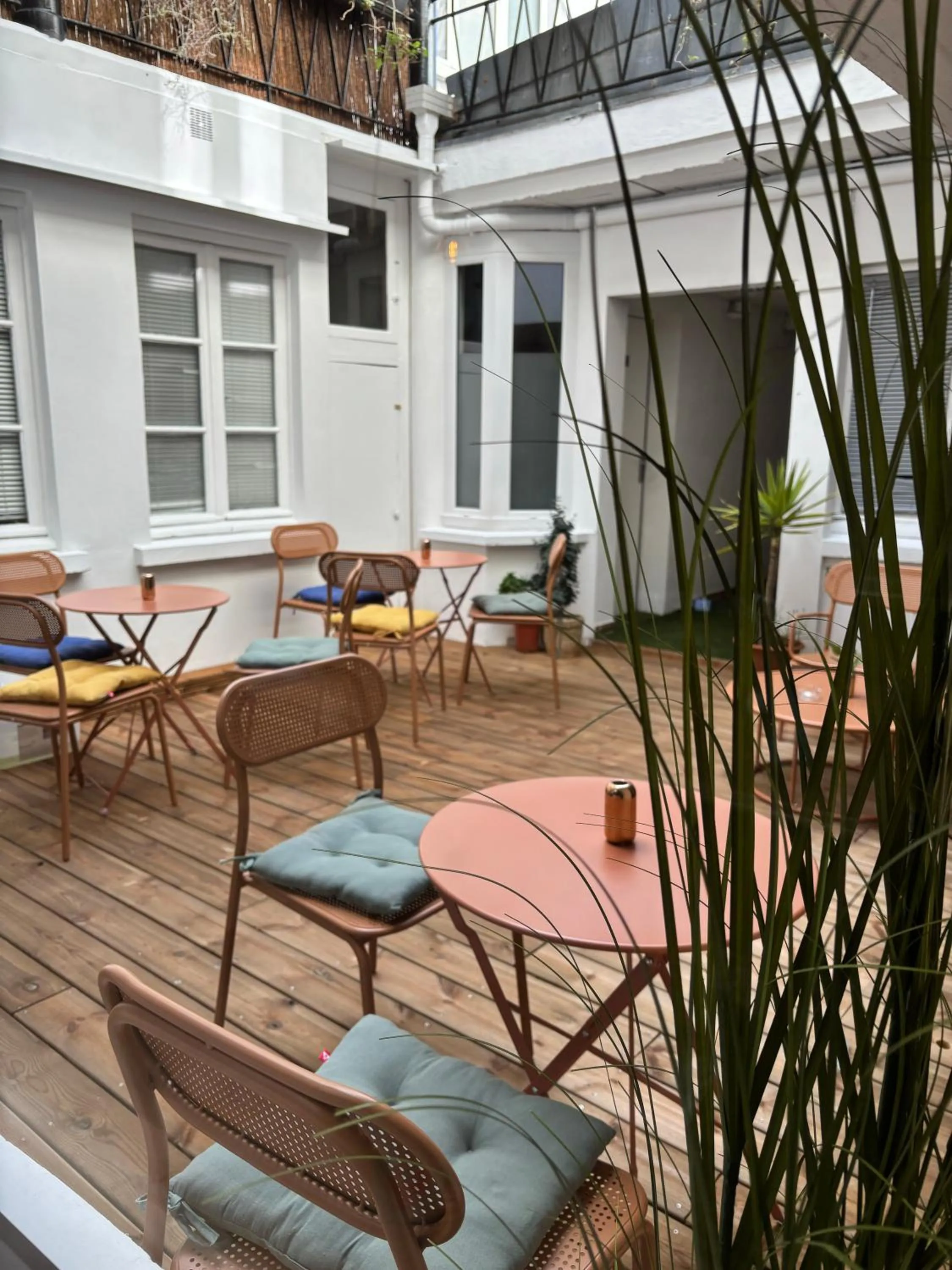 Patio in Hôtel Moderna