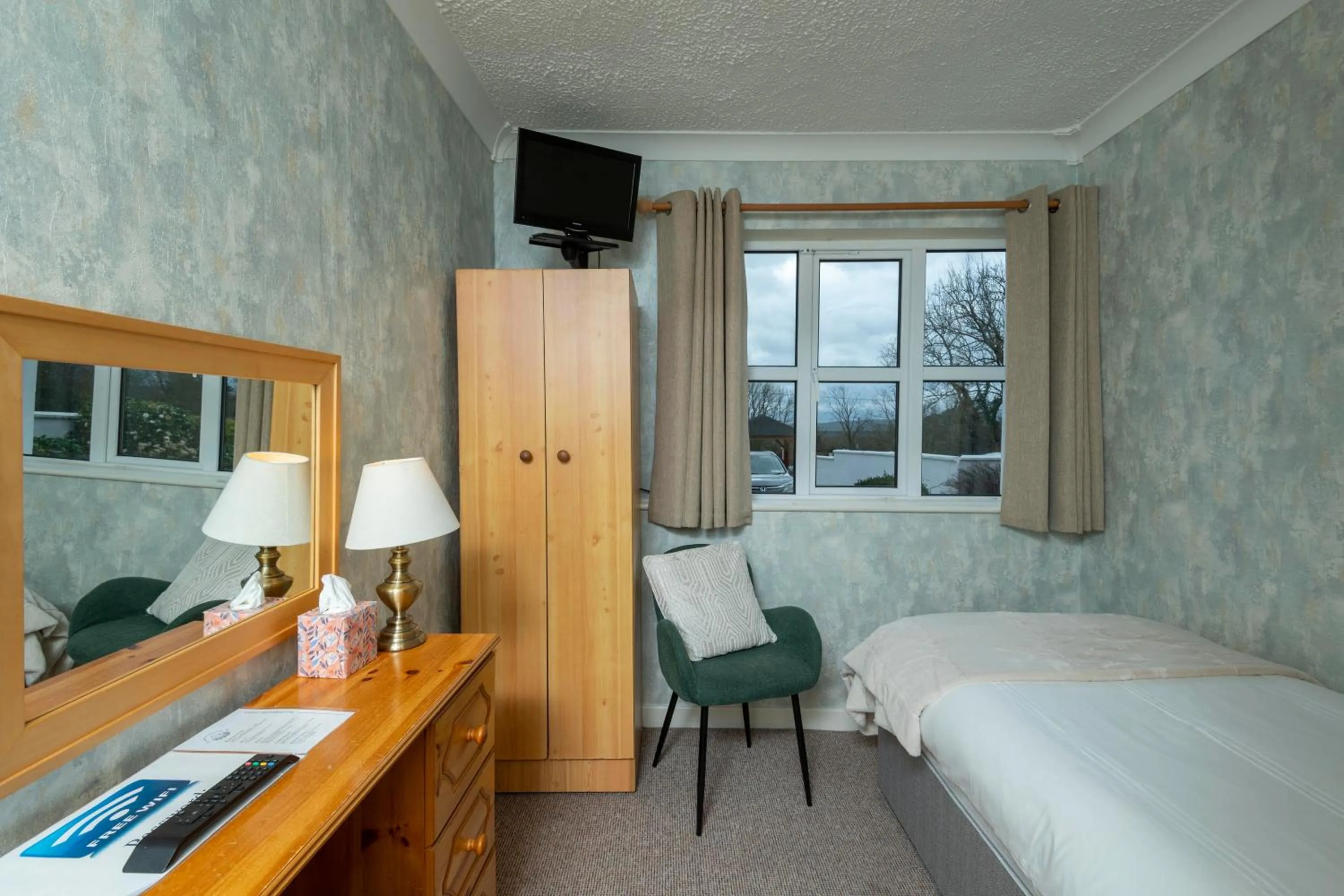 Photo of the whole room, Bed in Murphys Farmhouse B&B
