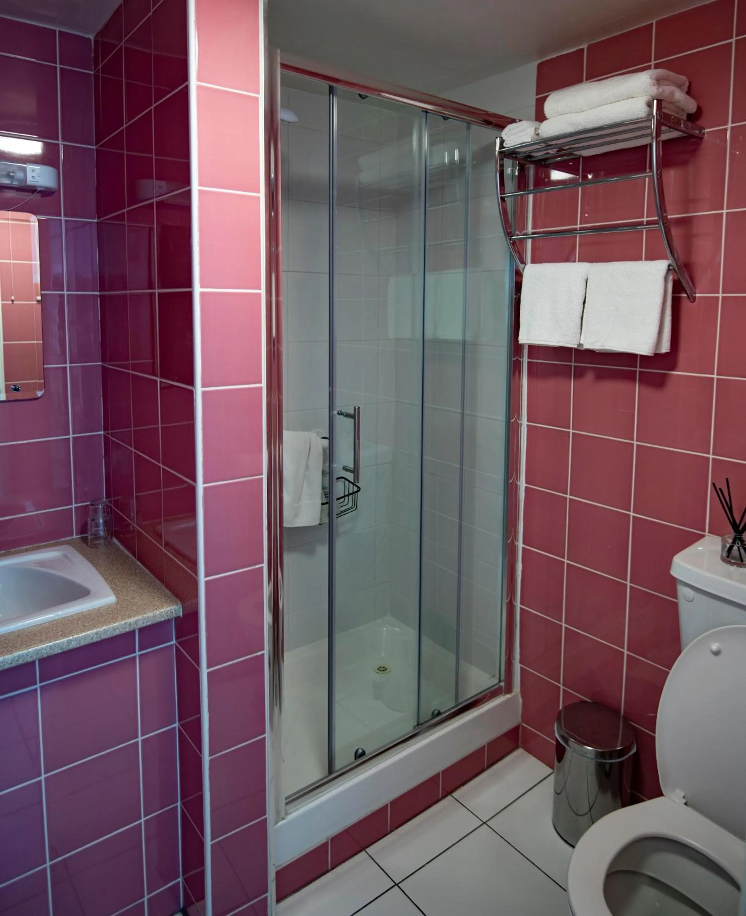 Shower in Murphys Farmhouse B&B