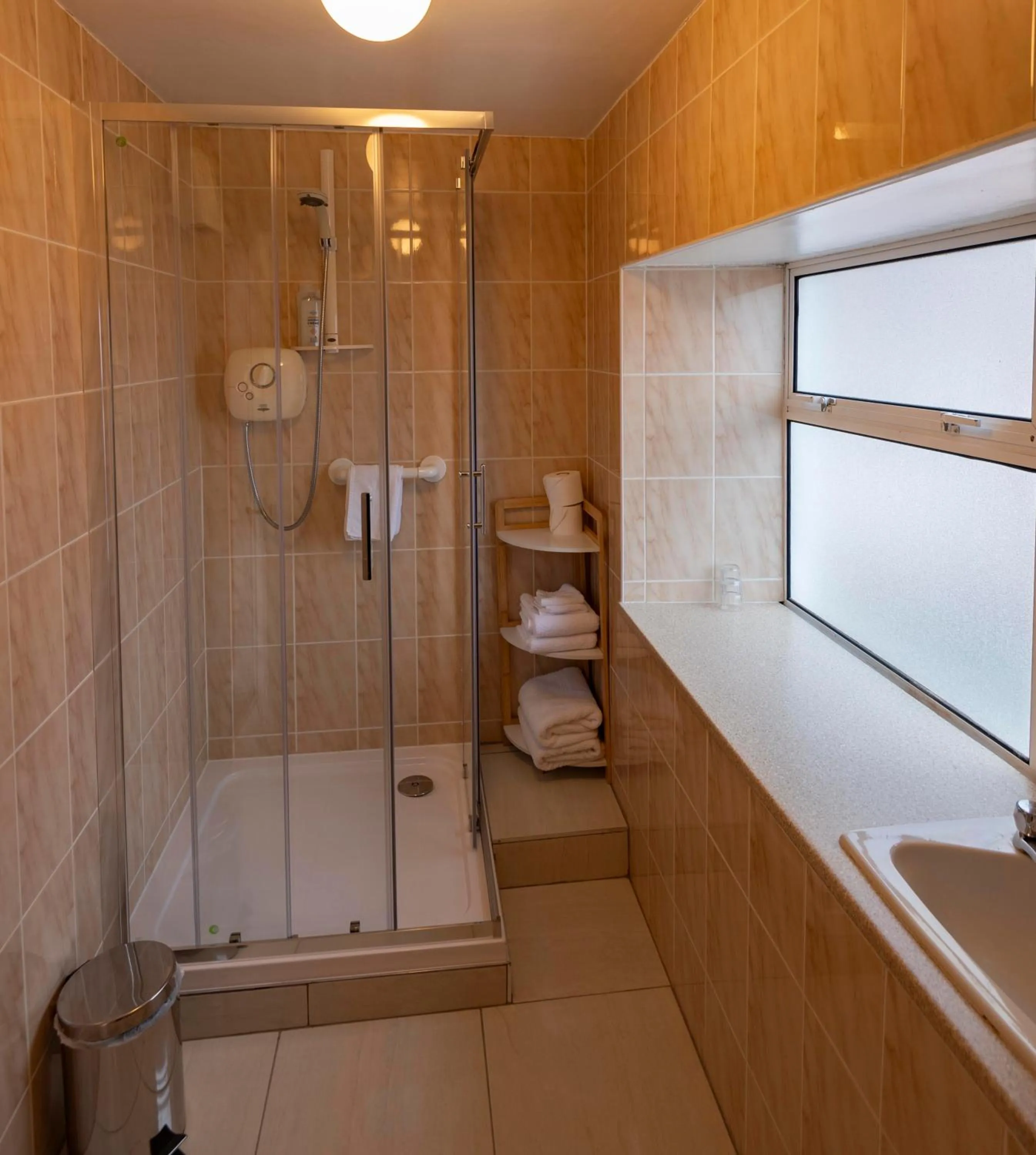 Shower in Murphys Farmhouse B&B