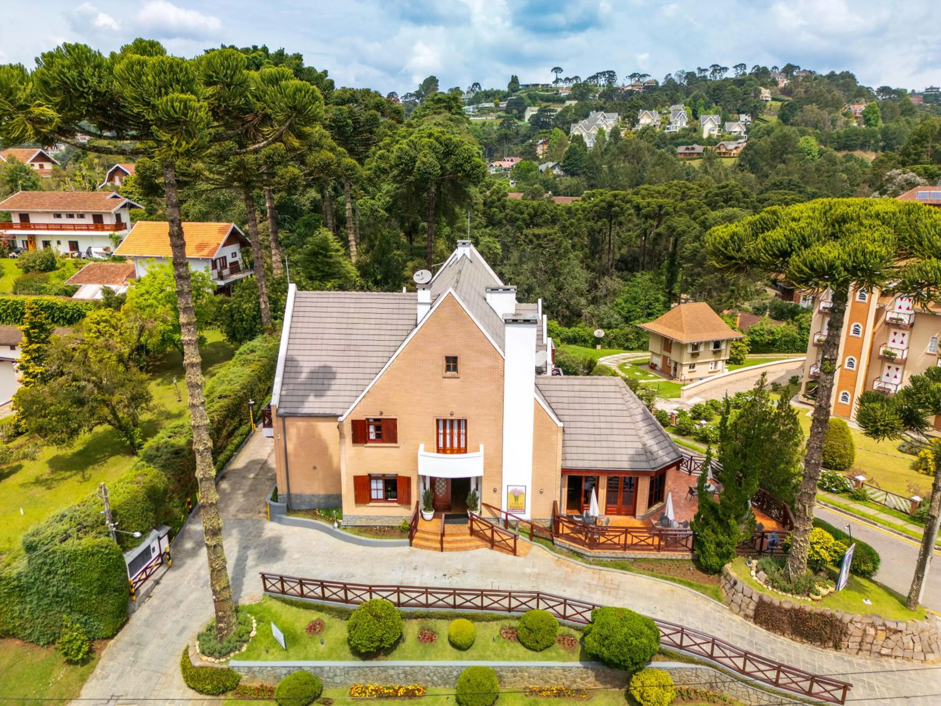 Facade/entrance in Pousada Campos de Provence Campos do Jordão