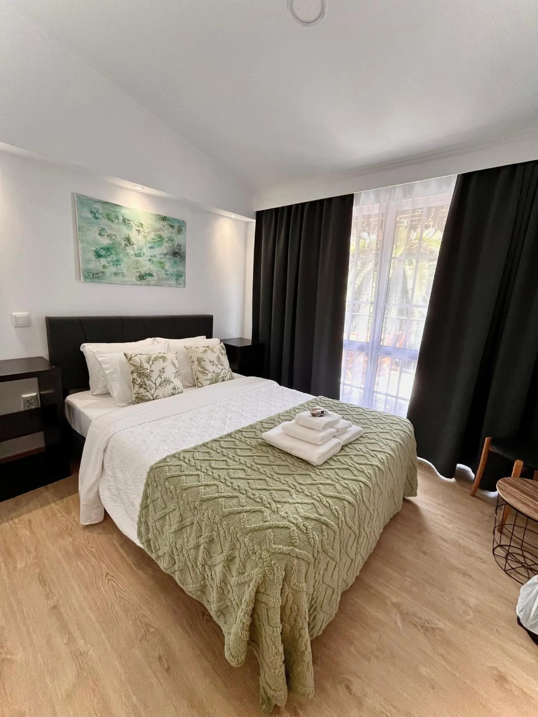 Bedroom, Bed in Gardens Guest House