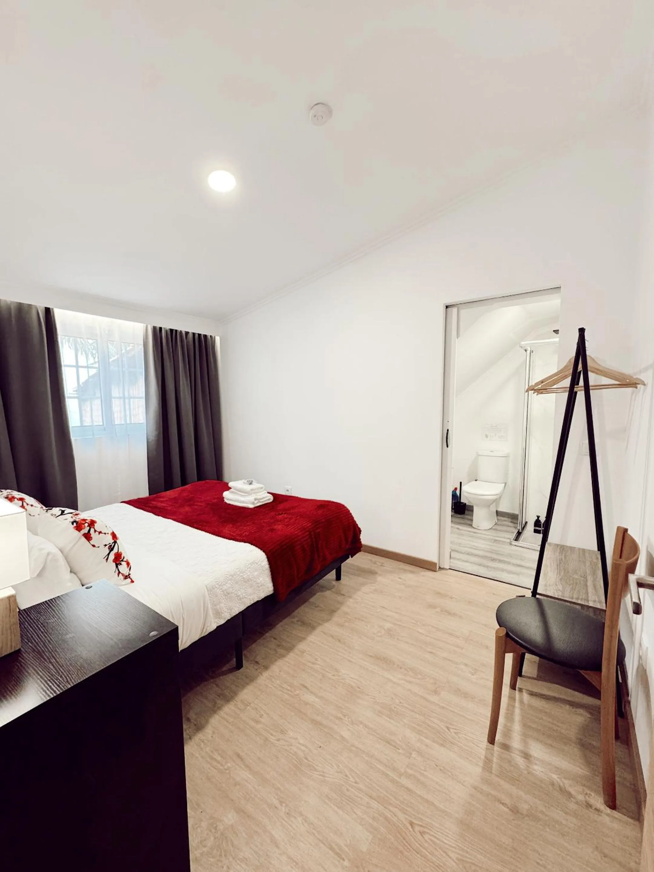 Bedroom, Bed in Gardens Guest House