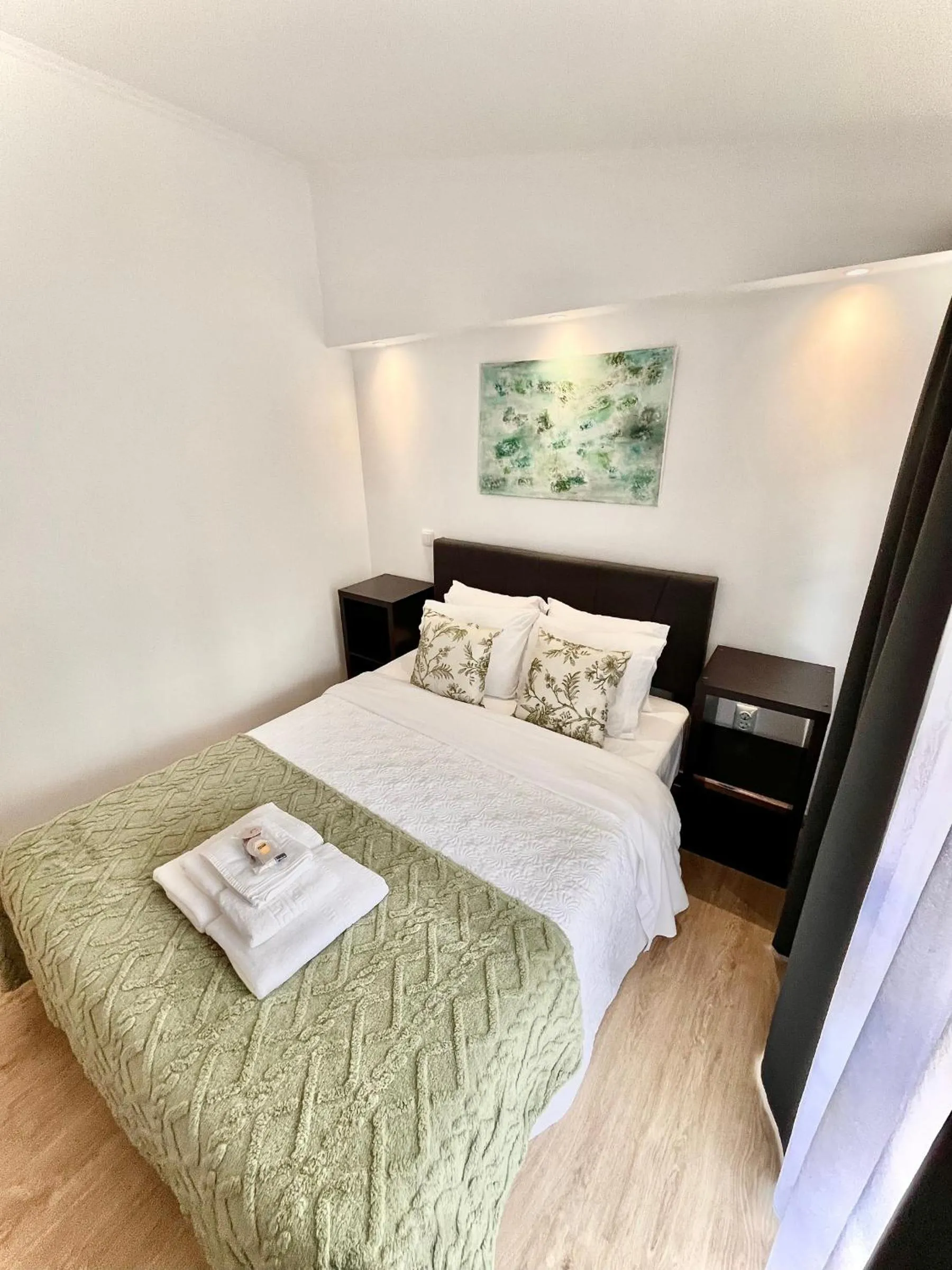 Bedroom, Bed in Gardens Guest House