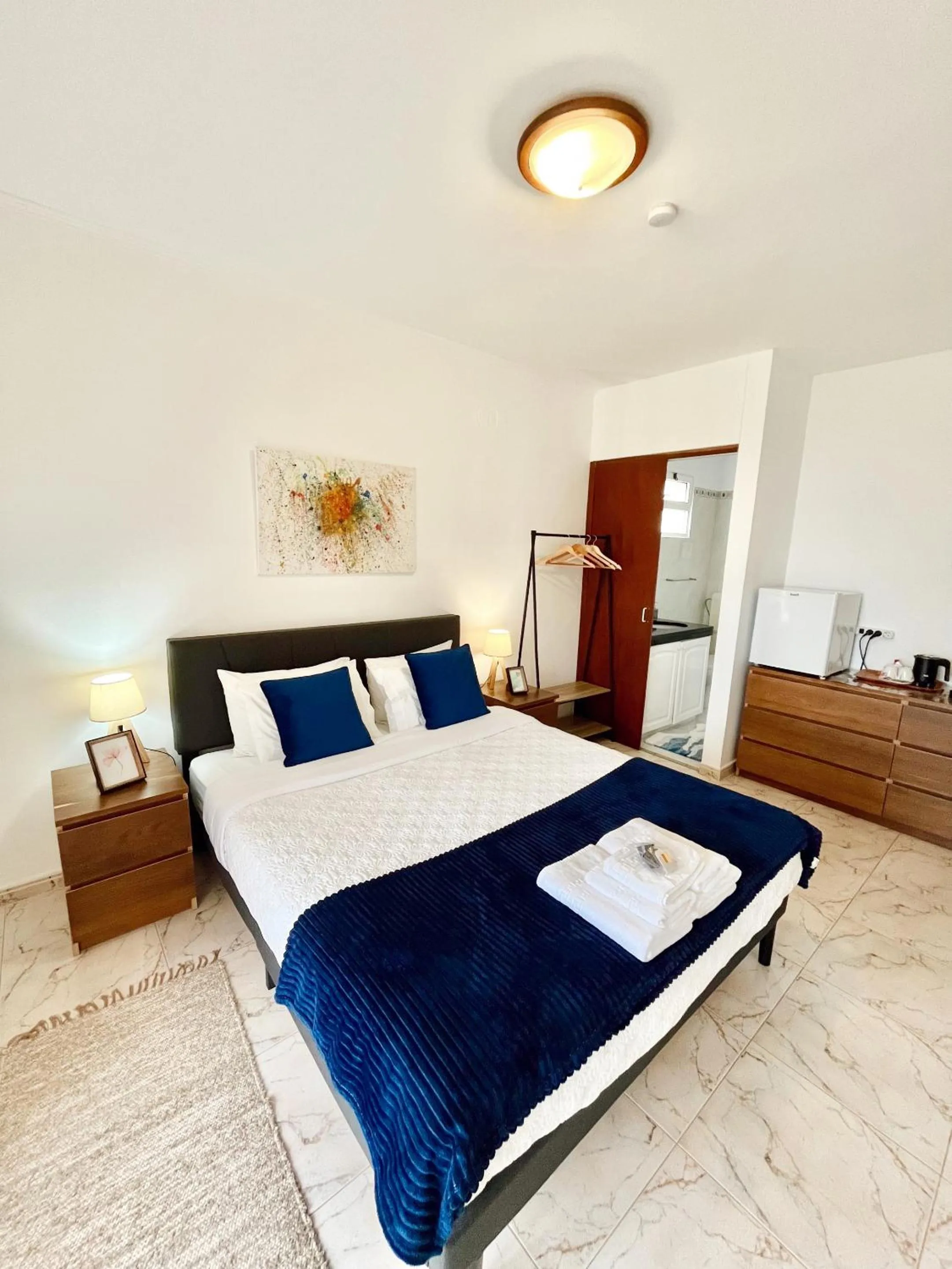 Bedroom, Bed in Gardens Guest House